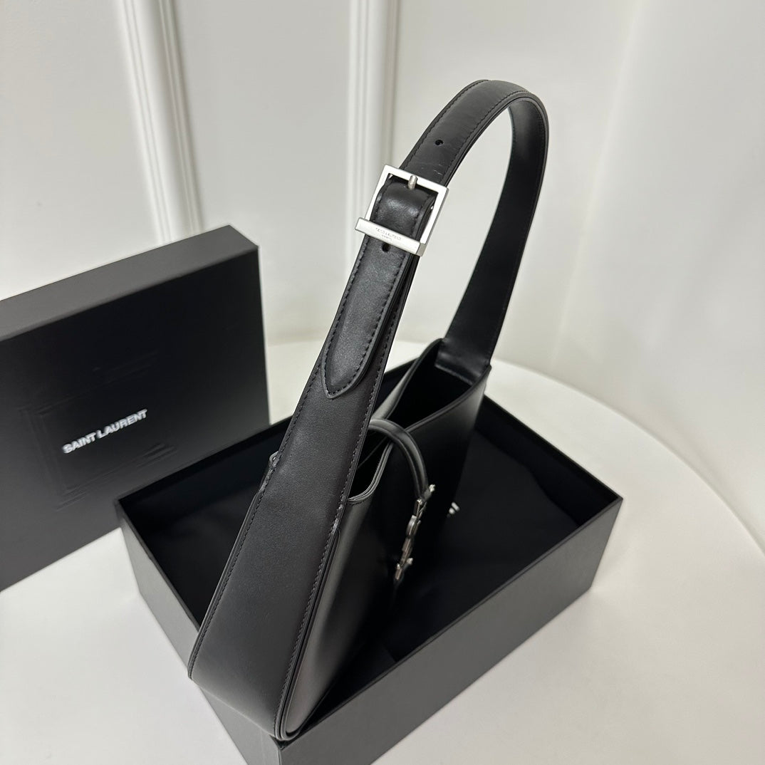 Le 5 a 7 24 Black Lambskin Shw mysite