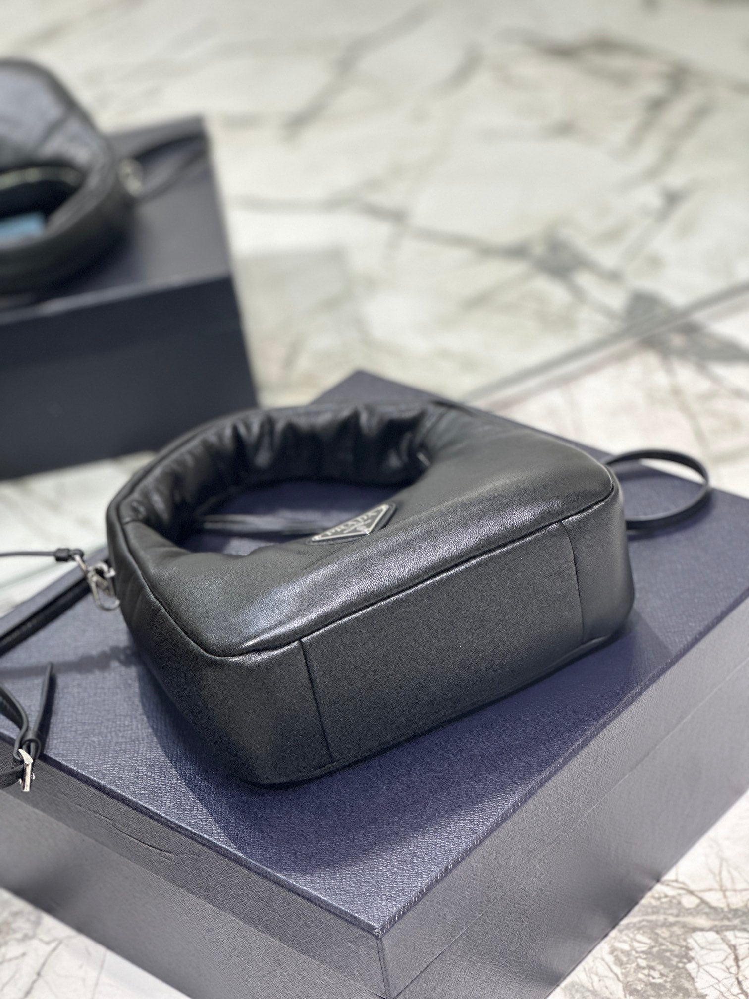 HOBO BAG 21 IN BLACK SOFT LAMBSKIN mysite