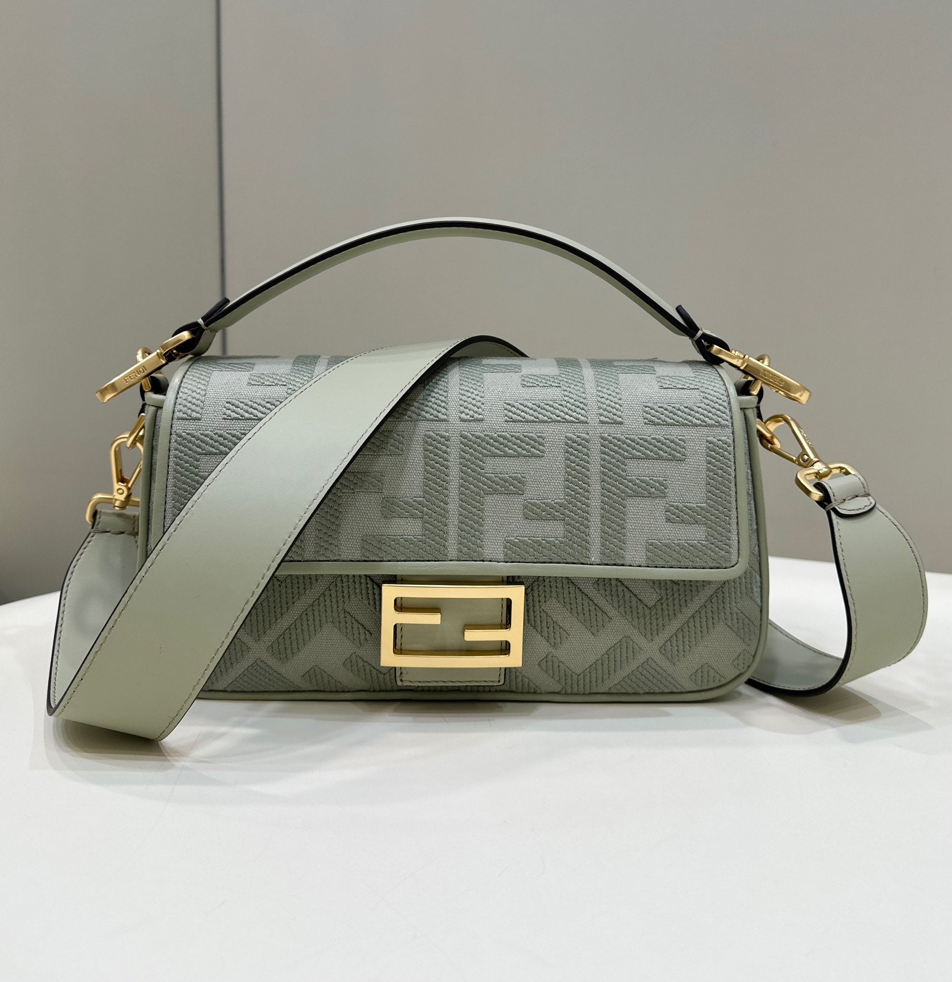 BAGUETTE WITH FF MOTIF 27 IN BITTER JACQUARD FABRIC GOLD HARDWARE mysite