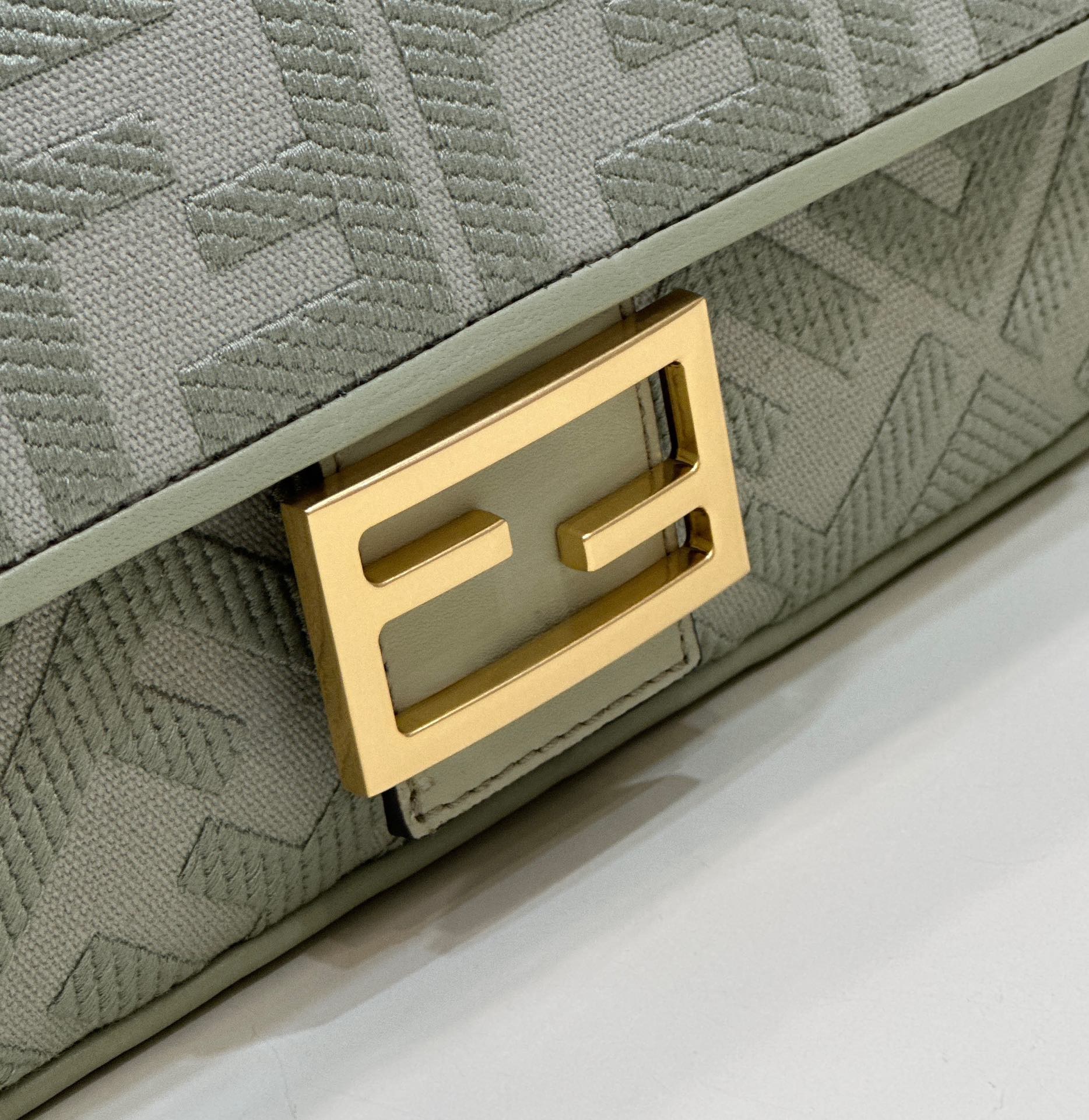 BAGUETTE WITH FF MOTIF 27 IN BITTER JACQUARD FABRIC GOLD HARDWARE mysite