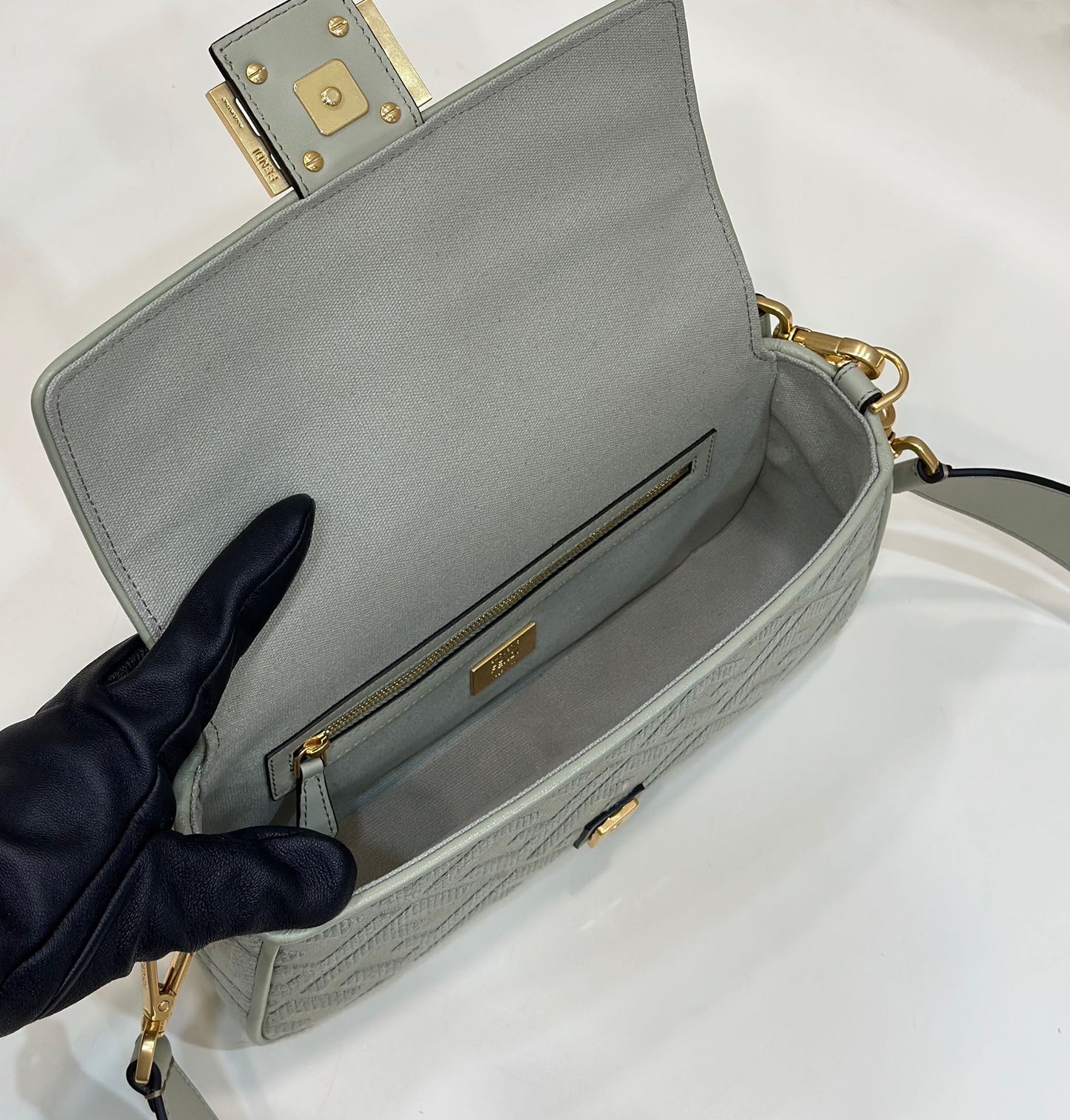 BAGUETTE WITH FF MOTIF 27 IN BITTER JACQUARD FABRIC GOLD HARDWARE mysite