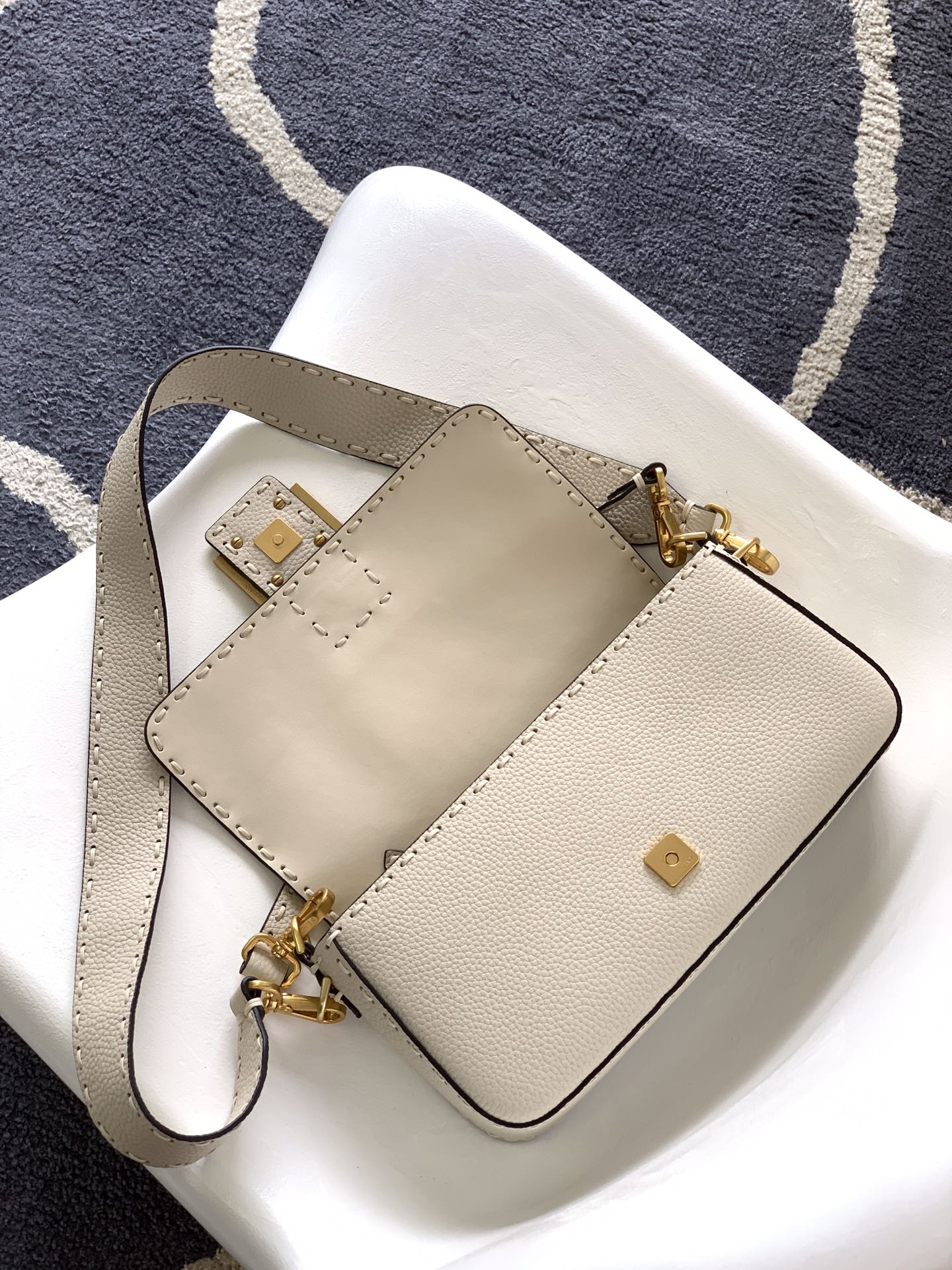 Fend Baguette 27 Bag Beige Calfskin Ghw mysite