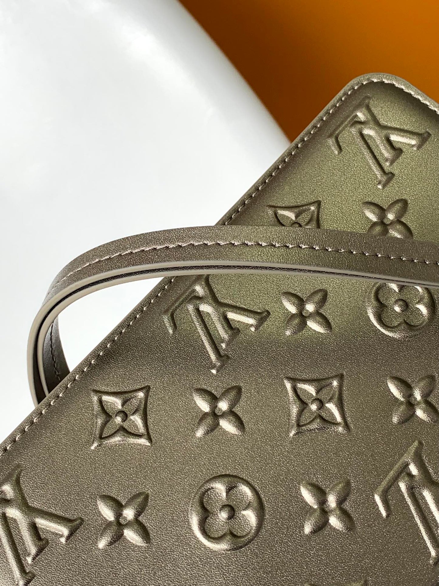 LV Lexington Pochette Shoulder Bag 21.5 Metallic Sliver Monogram Embossed Cafskin mysite