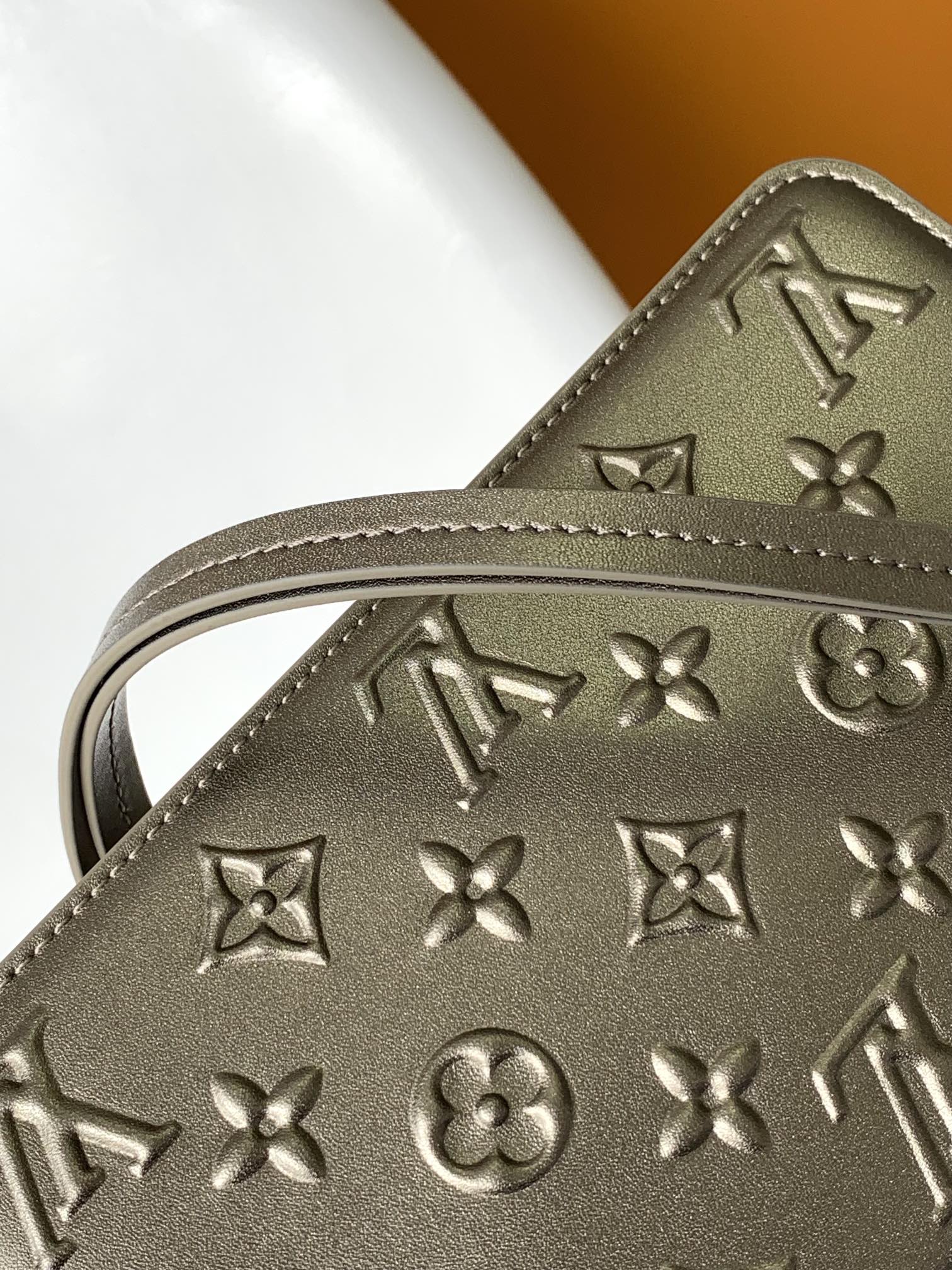 LV Lexington Pochette Shoulder Bag 21.5 Metallic Sliver Monogram Embossed Cafskin mysite