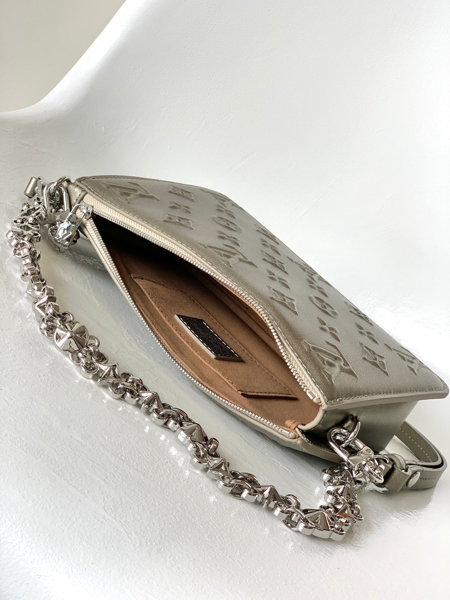 LV Lexington Pochette Shoulder Bag 21.5 Metallic Sliver Monogram Embossed Cafskin mysite