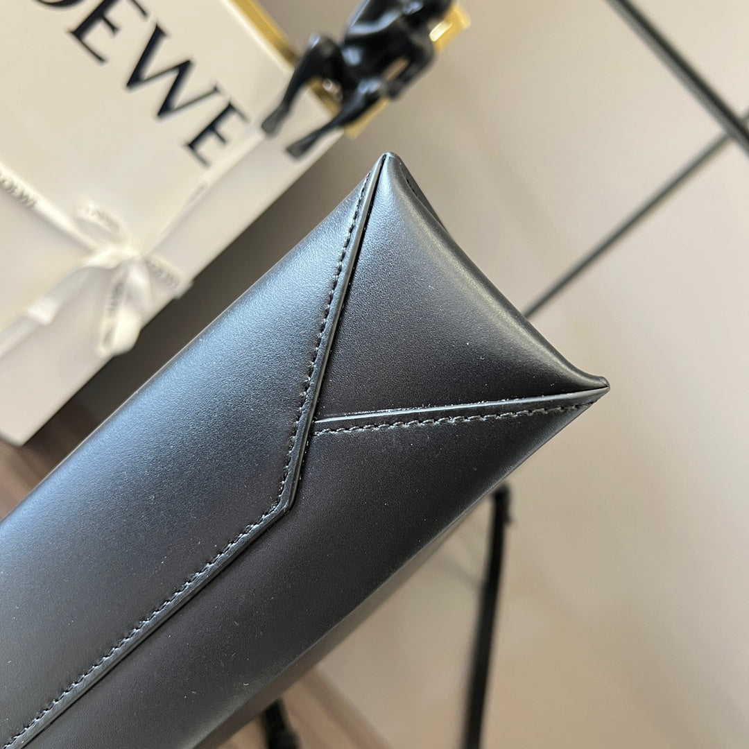 STANDARD A4 TOTE BAG IN BLACK CALFSKIN mysite