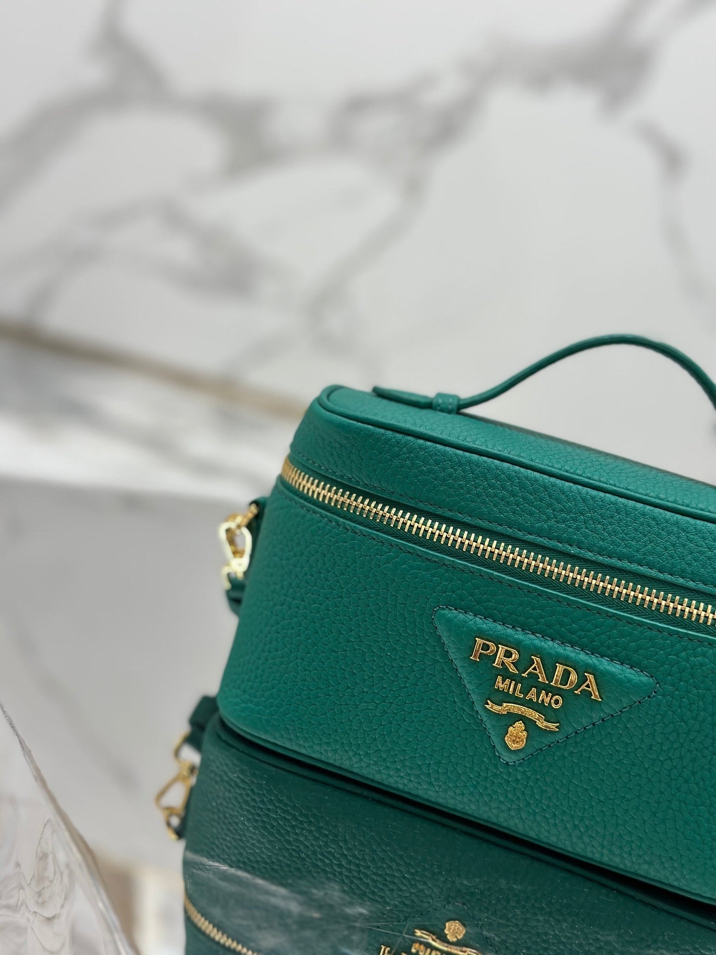 VANITY CASE 18 IN EMERALD GREEN GRAINED CALFSKIN GOLD HARDWARE mysite