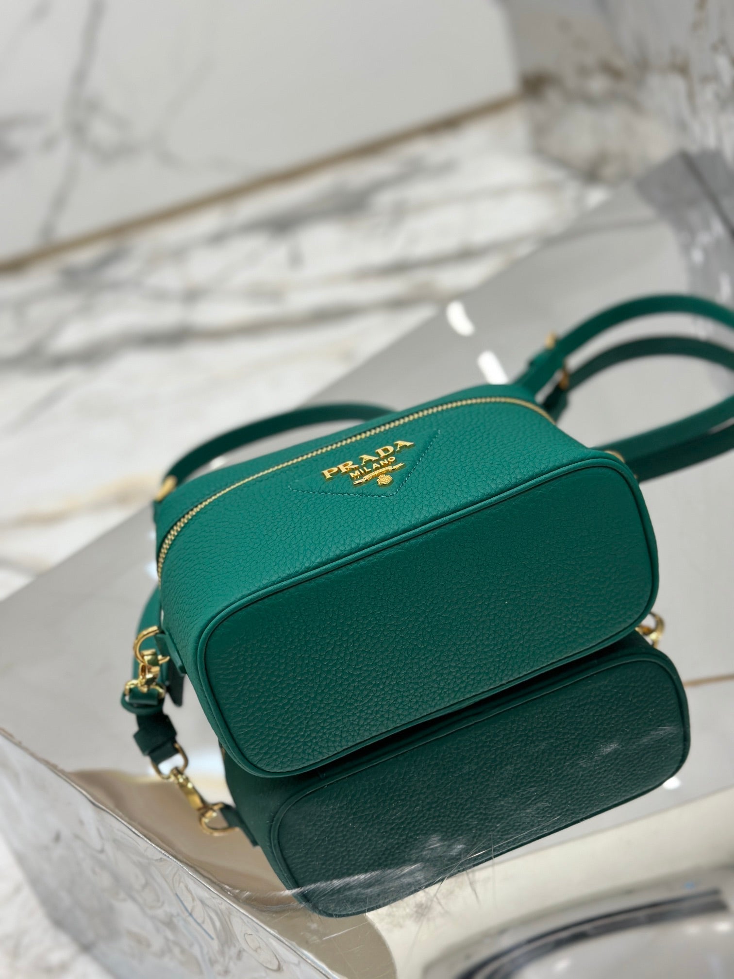 VANITY CASE 18 IN EMERALD GREEN GRAINED CALFSKIN GOLD HARDWARE mysite