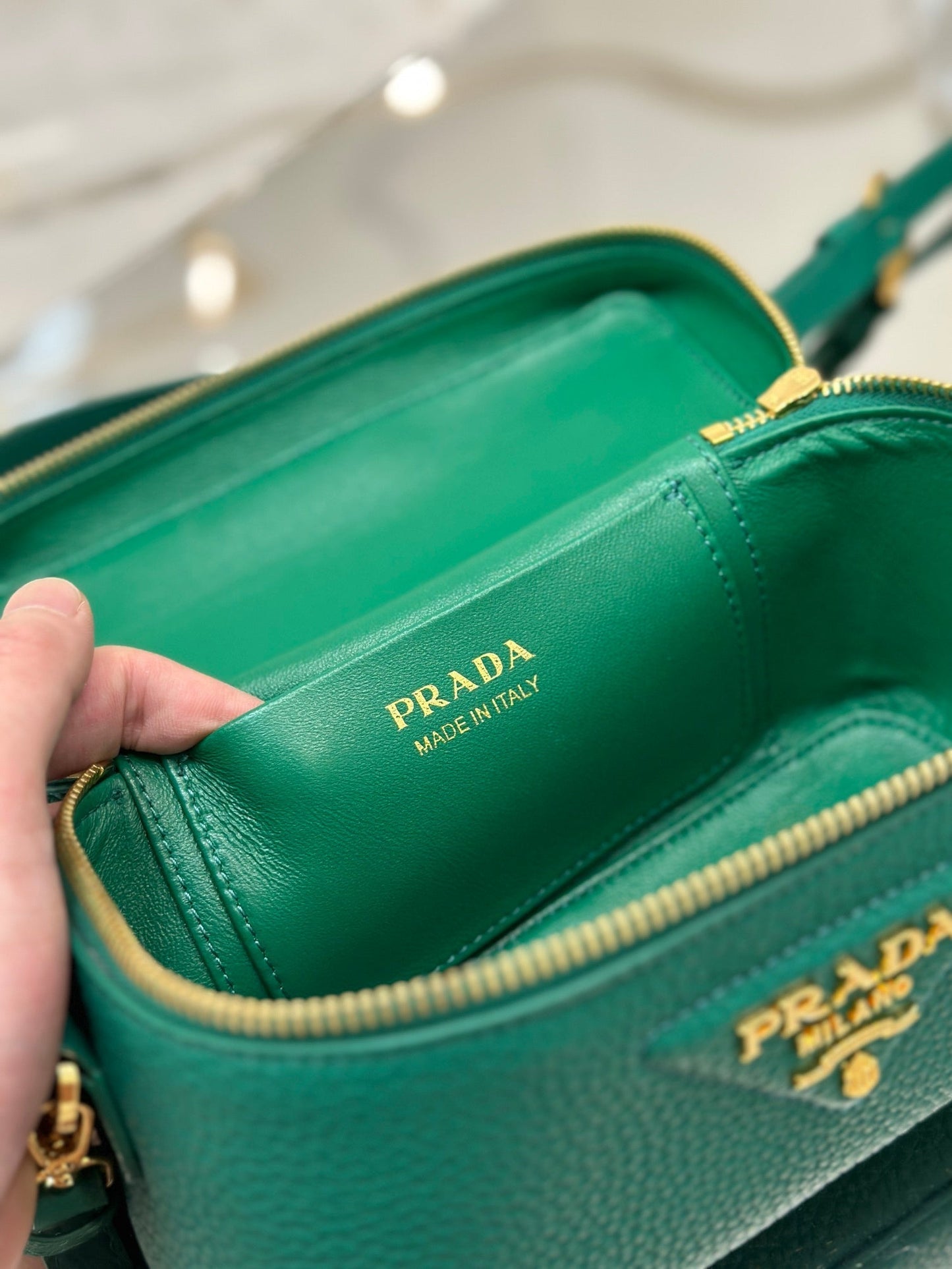 VANITY CASE 18 IN EMERALD GREEN GRAINED CALFSKIN GOLD HARDWARE mysite