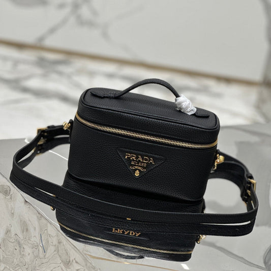 VANITY CASE 18 IN BLACK GRAINED CALFSKIN GOLD HARDWARE mysite