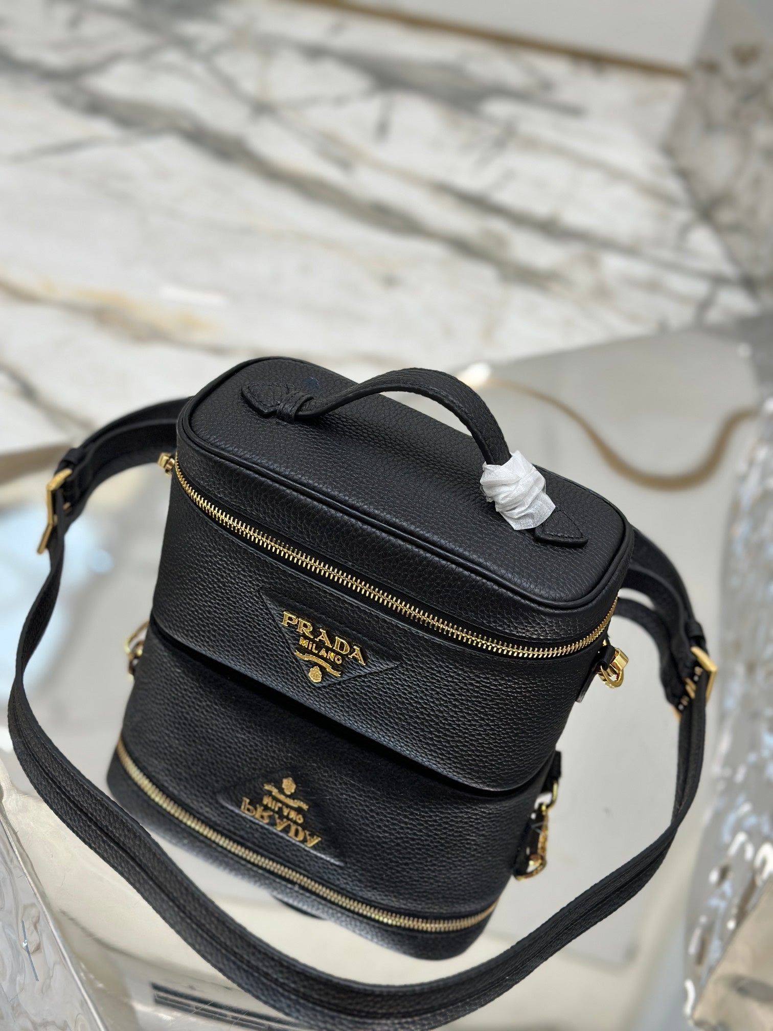 VANITY CASE 18 IN BLACK GRAINED CALFSKIN GOLD HARDWARE mysite