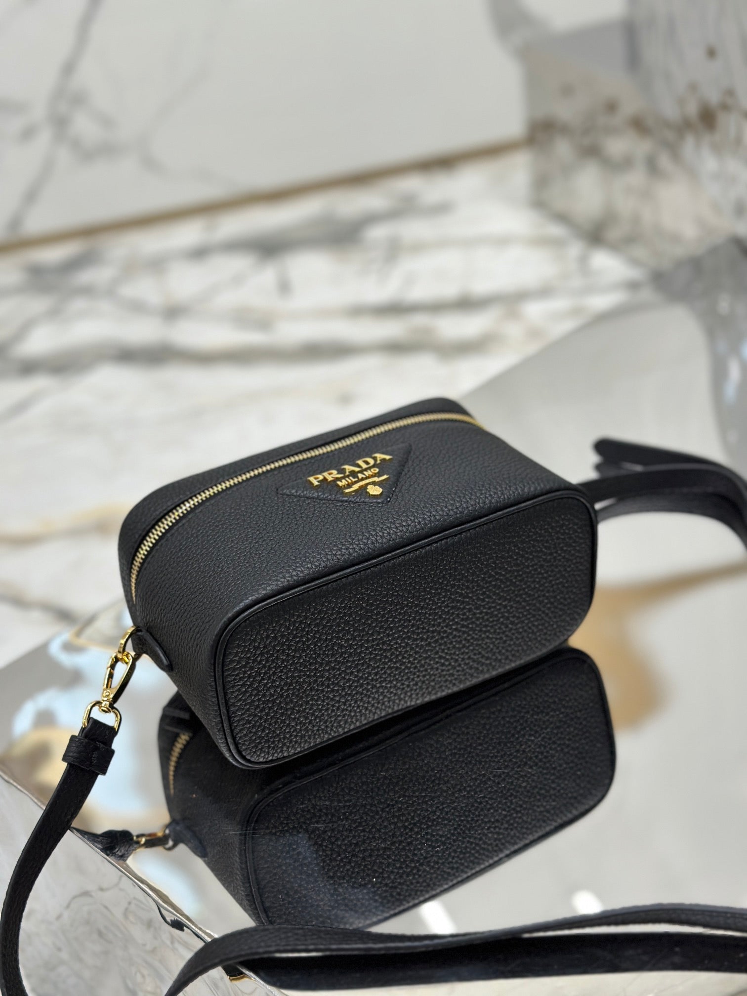 VANITY CASE 18 IN BLACK GRAINED CALFSKIN GOLD HARDWARE mysite