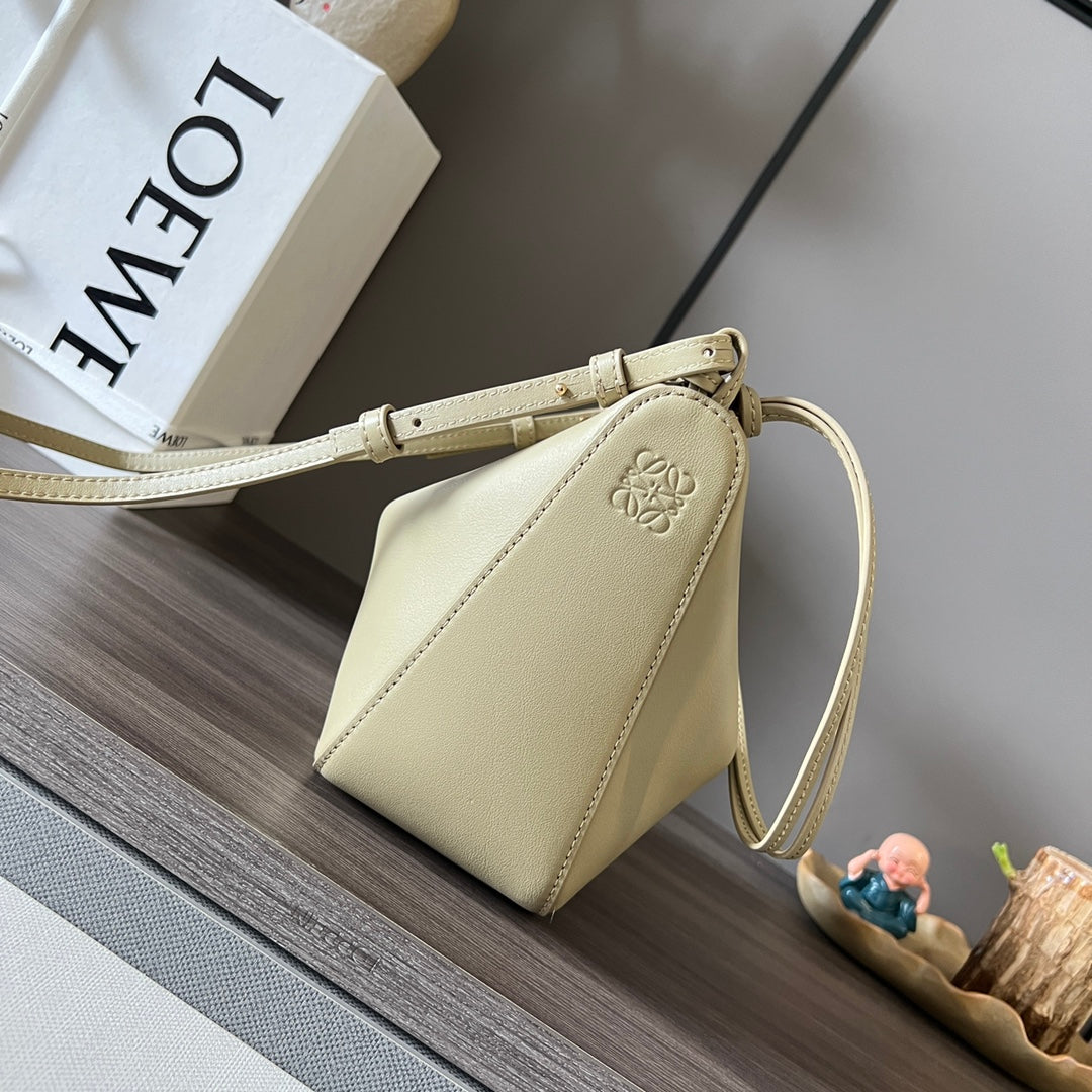 LOE LUNA HOBO 28 BAG IN BEIGE CREAM CALFSKIN mysite