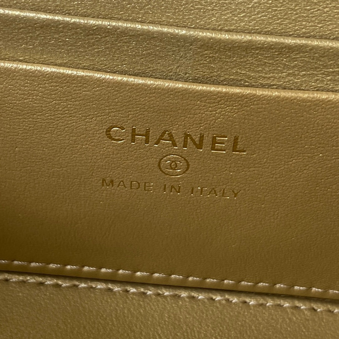 SMALL VANITY CASE 17 IN WHITE CALFSKIN GOLD HARDWARE mysite