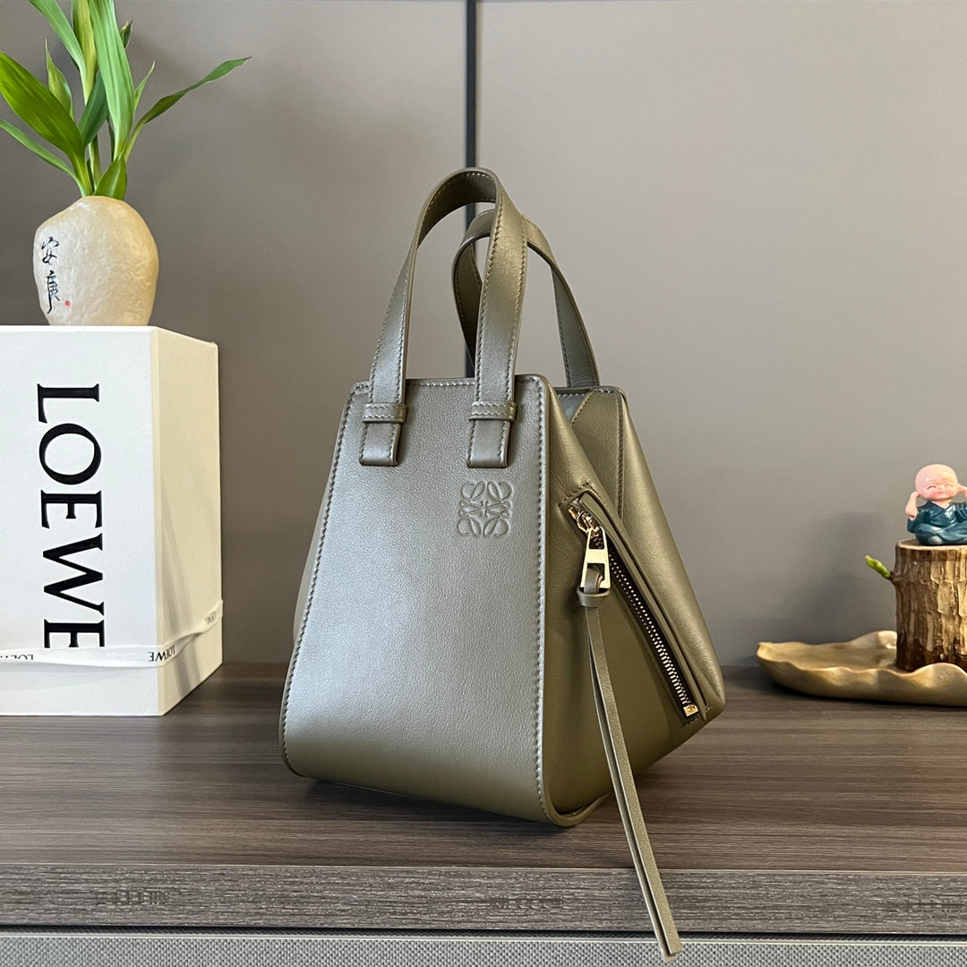 LOE 20 HAMMOCK COMPACT BAG IN ARMY GREEN CALFSKIN mysite