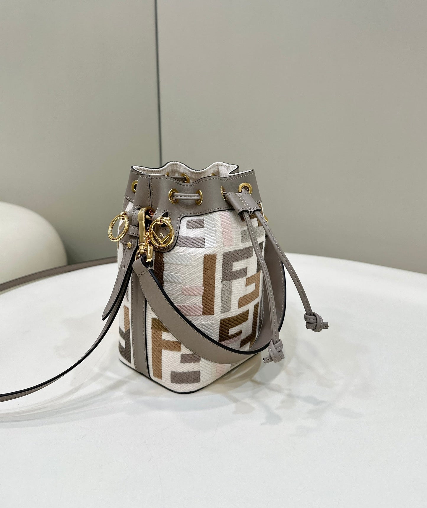 ff mon tresor bucket bag 18cm grey leather ff motif mysite
