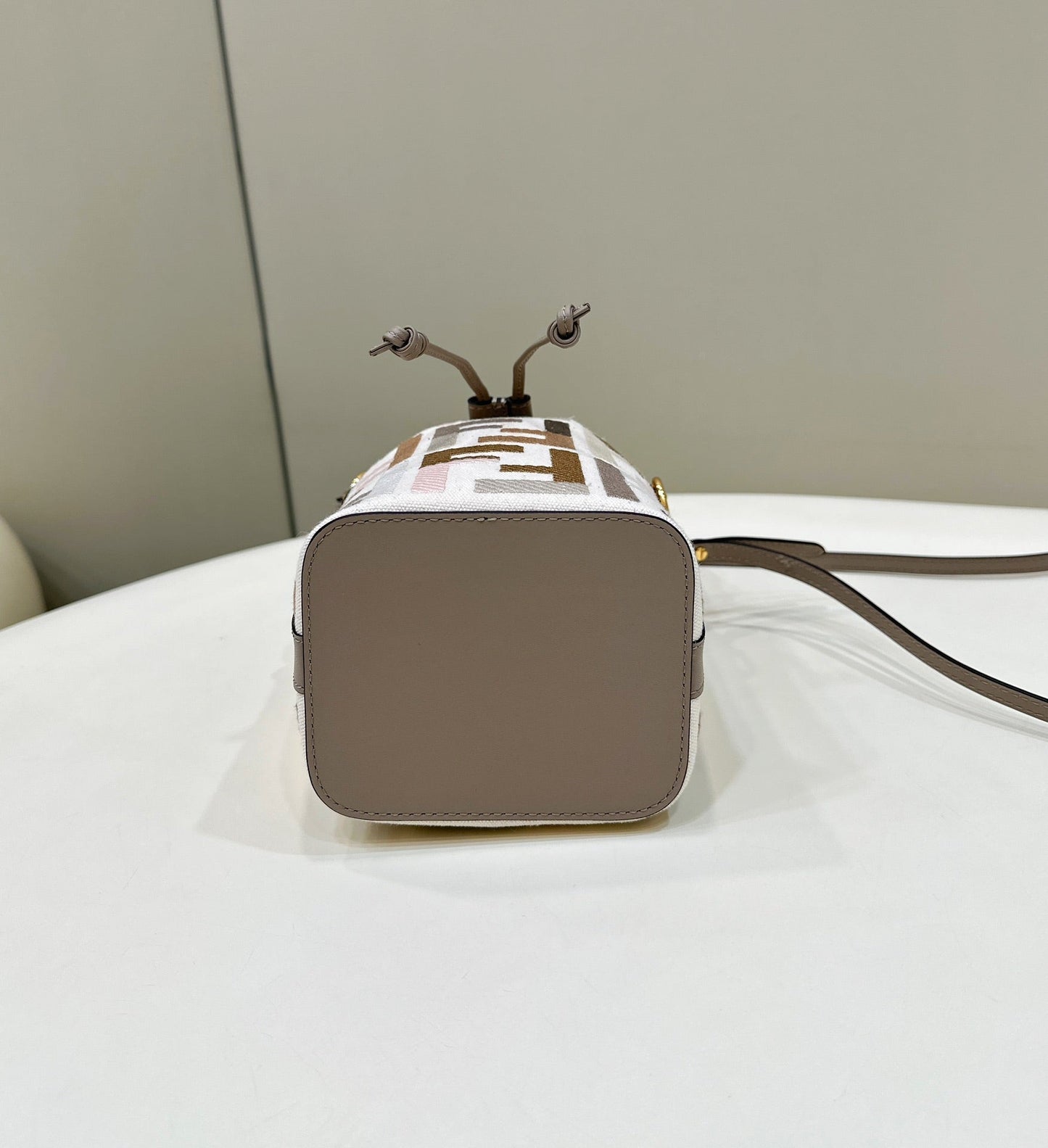 ff mon tresor bucket bag 18cm grey leather ff motif mysite