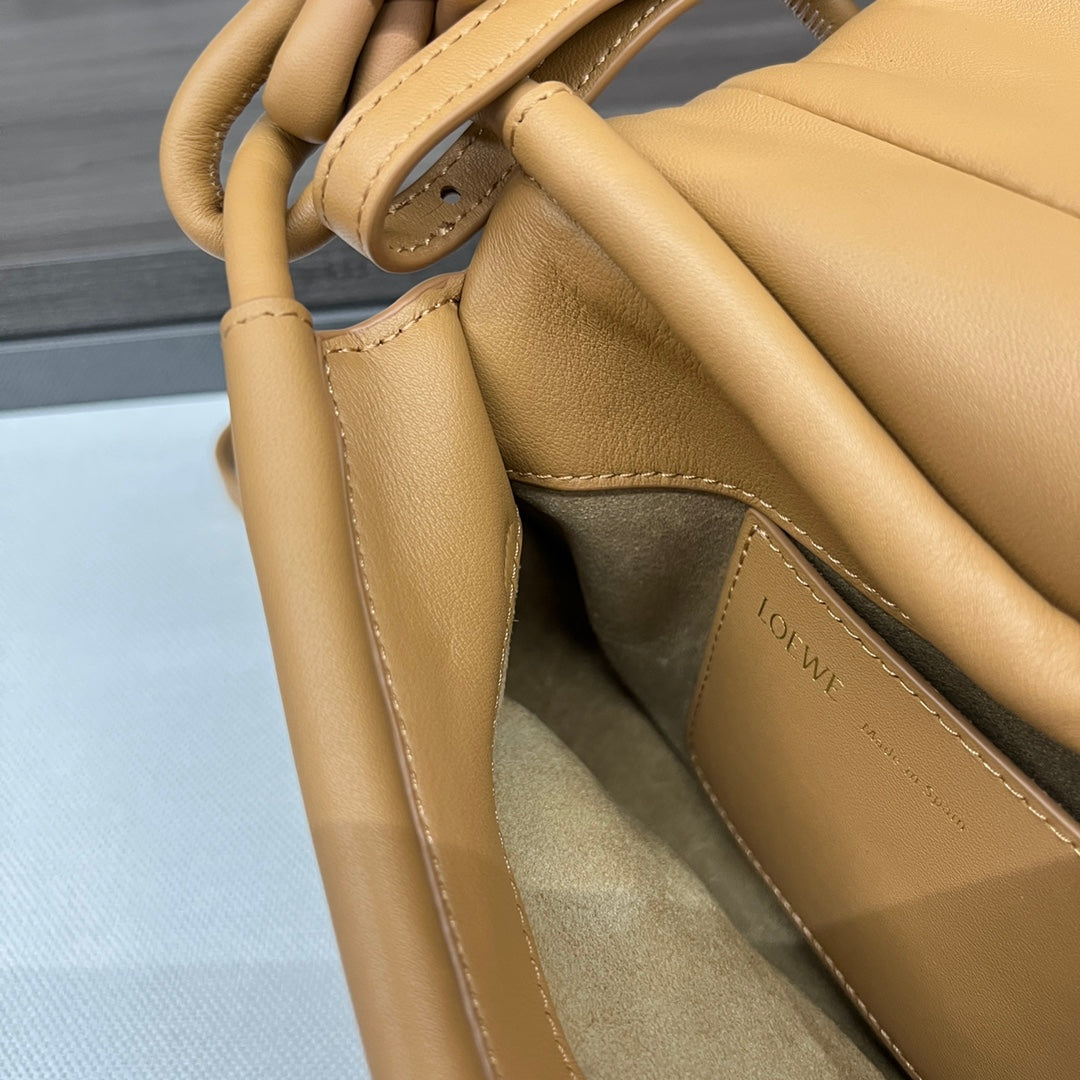Loew Paseo Shoulder Bag 25cm Soft Gold Cowhide mysite