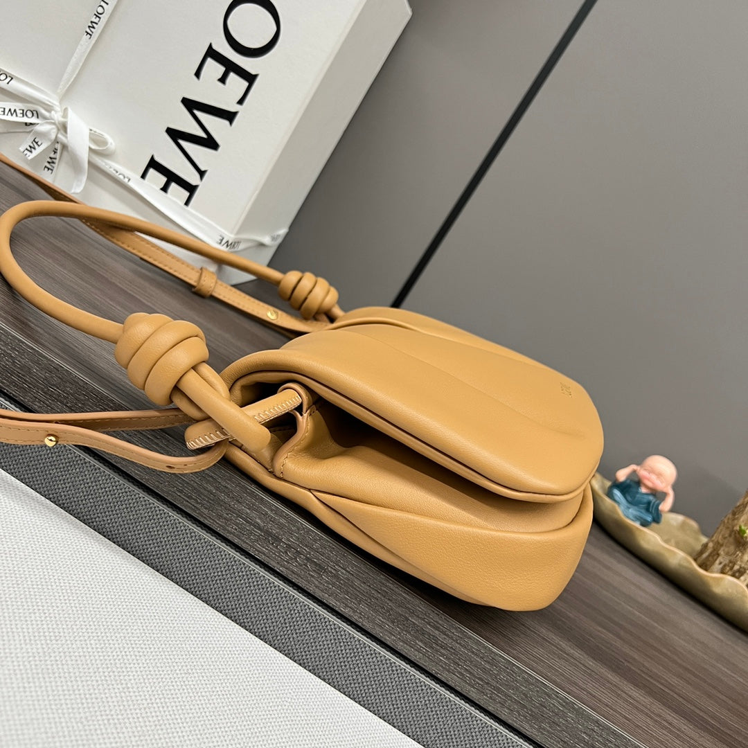 Loew Paseo Shoulder Bag 25cm Soft Gold Cowhide mysite