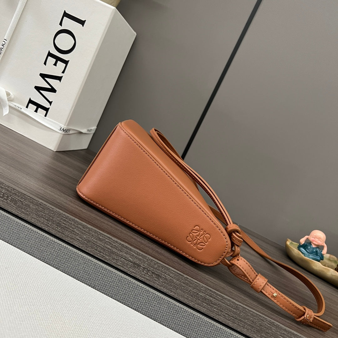 LOE LUNA HOBO 28 BAG IN WARM DESERT CALFSKIN mysite
