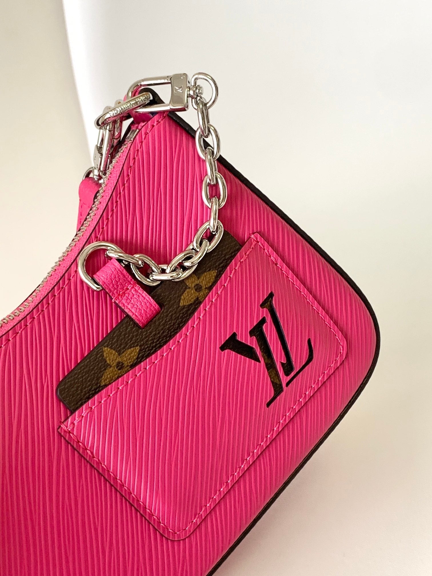 LV Marellini 19cm Pink Epi Grain Cowhide Metal HW mysite
