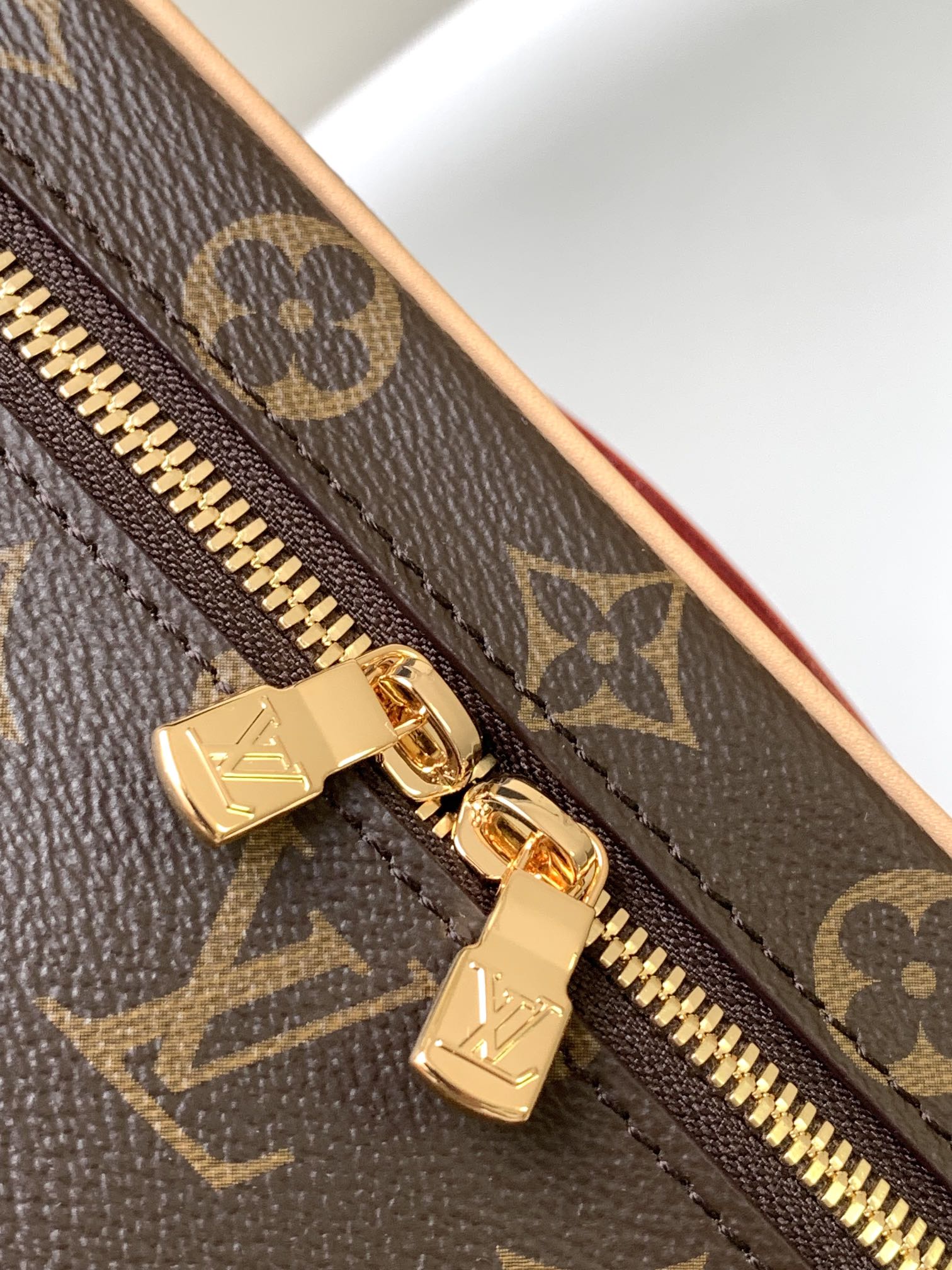 NICE BB 24 TOILETRY POUCH mysite