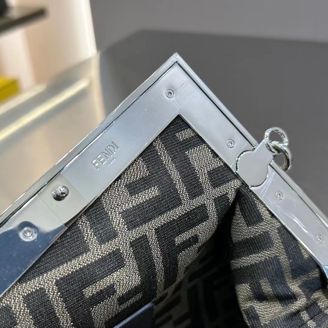 FENDI FIRST MINI 25 IN WHITE CALFSKIN BAG SILVER HARDWARE mysite