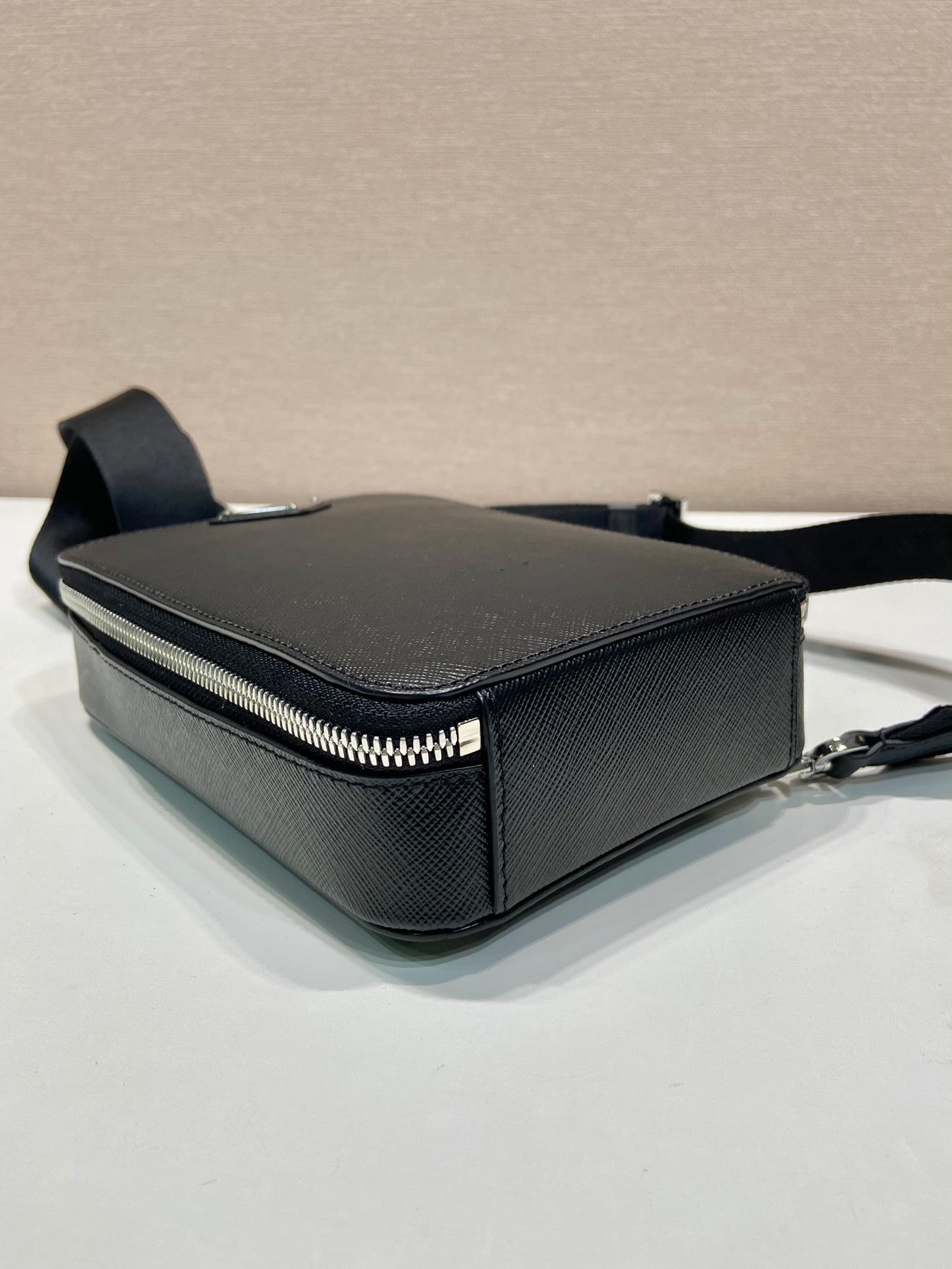 CHEST BAG 20 IN BLACK SAFFIANO LEATHER mysite