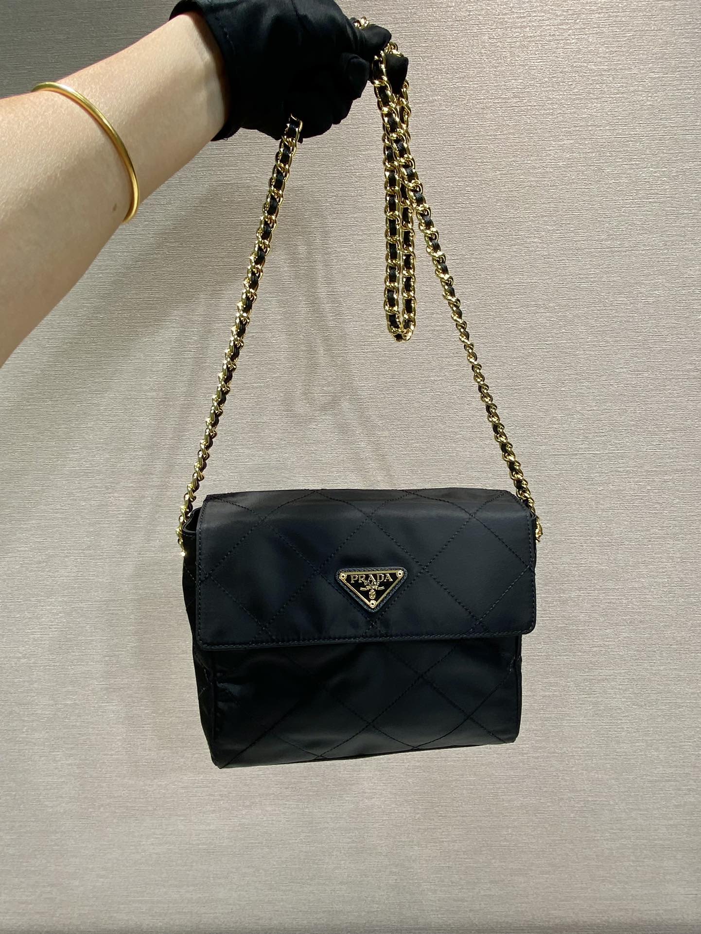 LARGE QUILTED FLAP BAG 23 IN BLACK RE-NYLON FABRIC GOLD CHAIN mysite