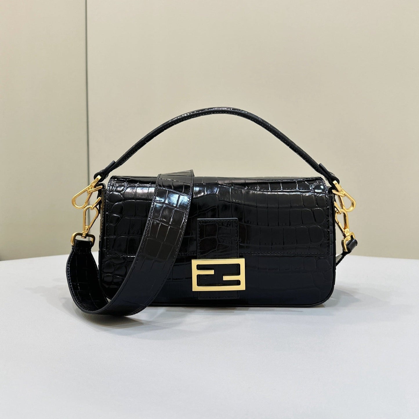 BAGUETTE 27 IN BLACK CROCODILE PATTERN GLOSSY CALFSKIN GOLD HARDWARE mysite