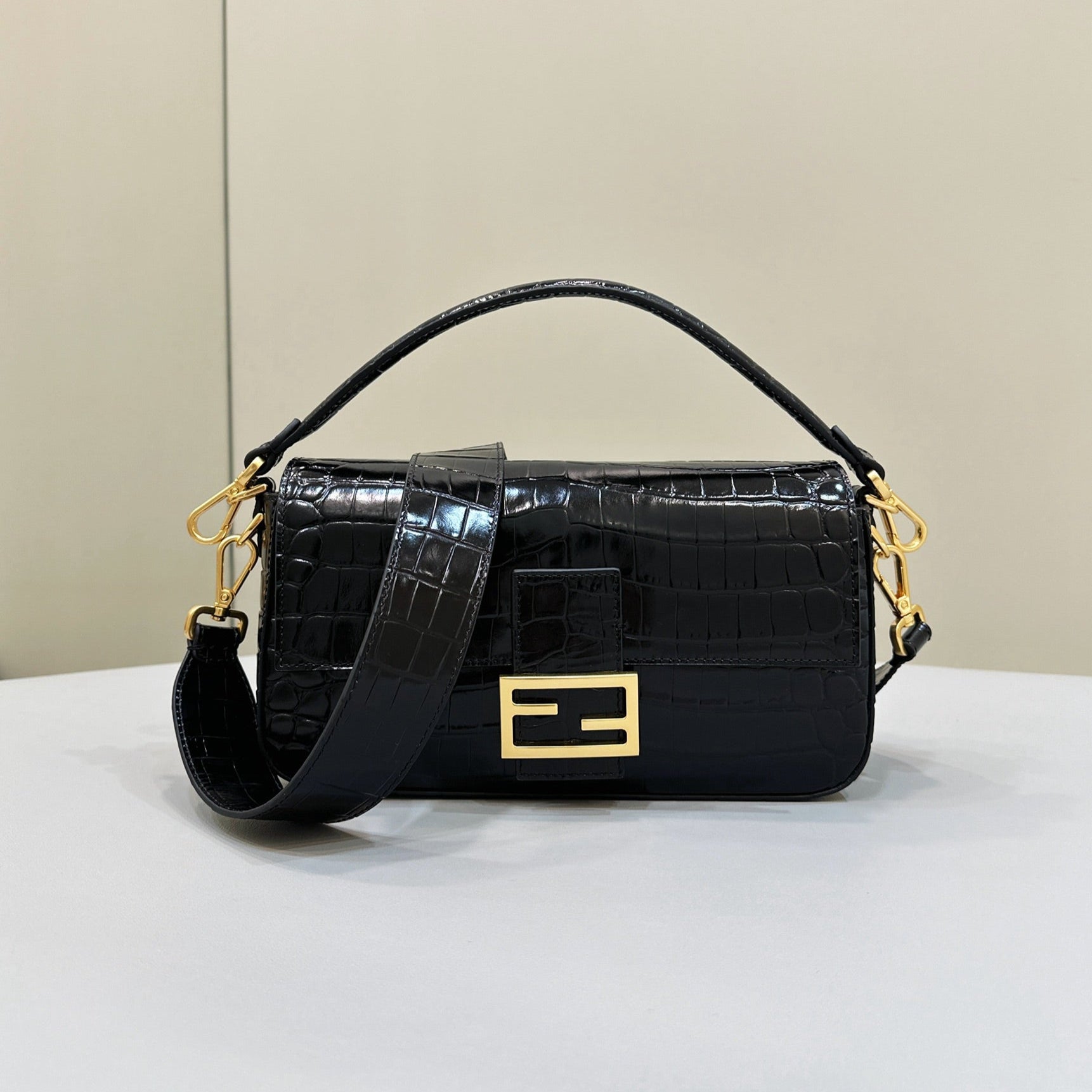BAGUETTE 27 IN BLACK CROCODILE PATTERN GLOSSY CALFSKIN GOLD HARDWARE mysite