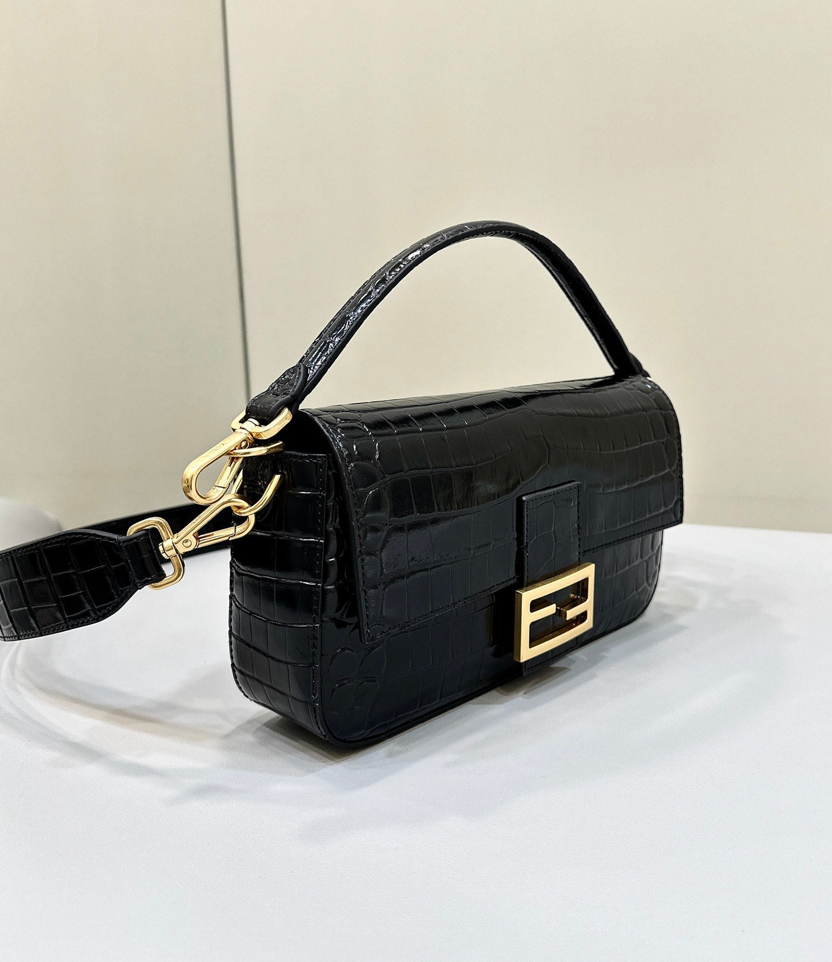 BAGUETTE 27 IN BLACK CROCODILE PATTERN GLOSSY CALFSKIN GOLD HARDWARE mysite