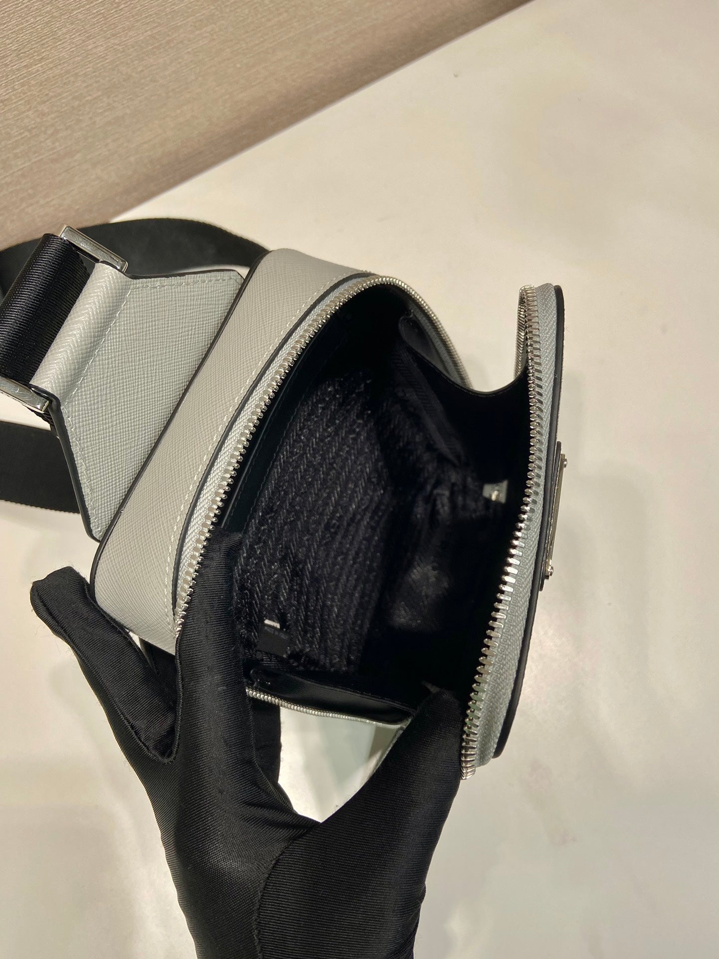 CHEST BAG 20 IN ECHO GRAY SAFFIANO LEATHER mysite