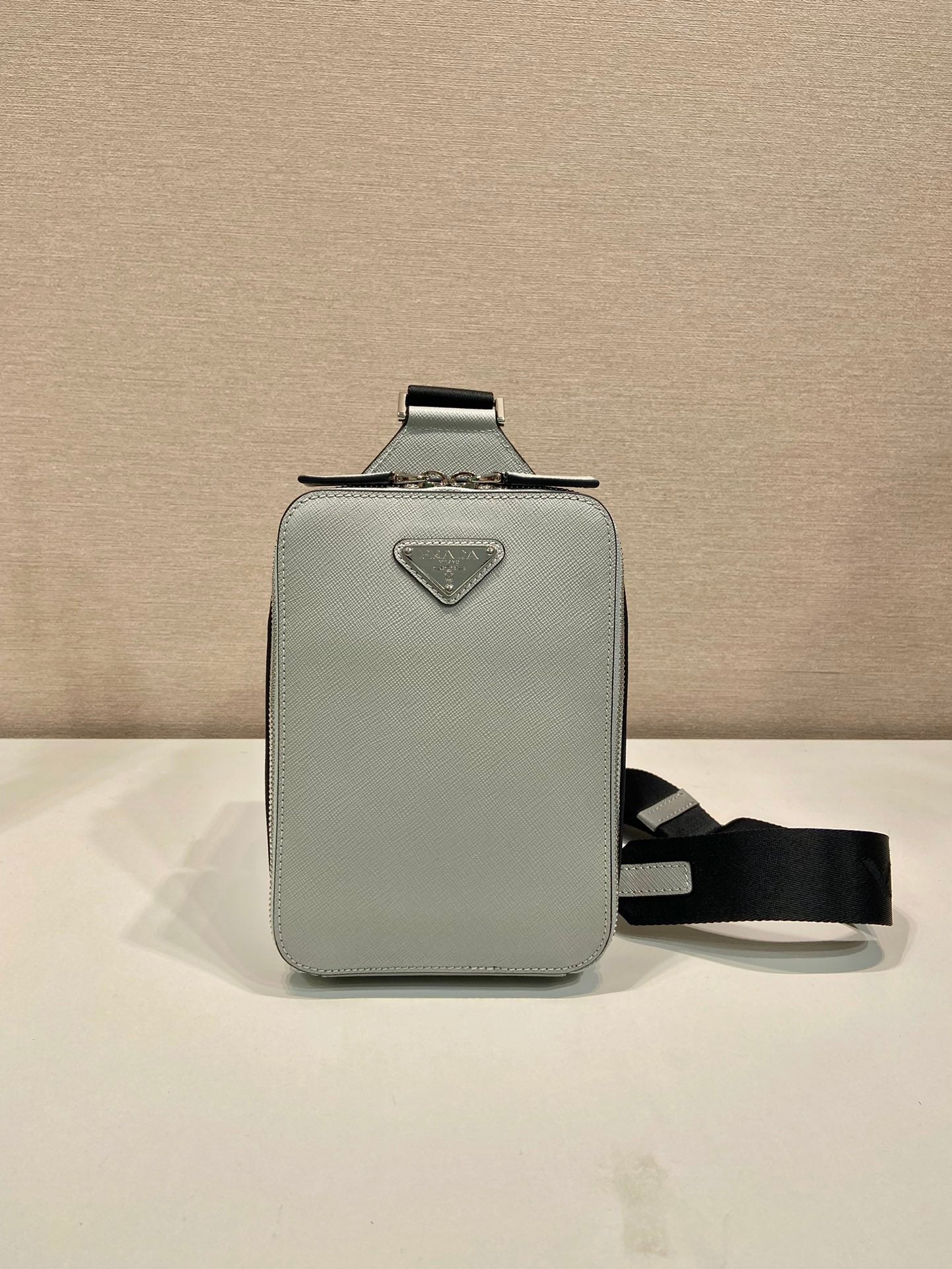 CHEST BAG 20 IN ECHO GRAY SAFFIANO LEATHER mysite