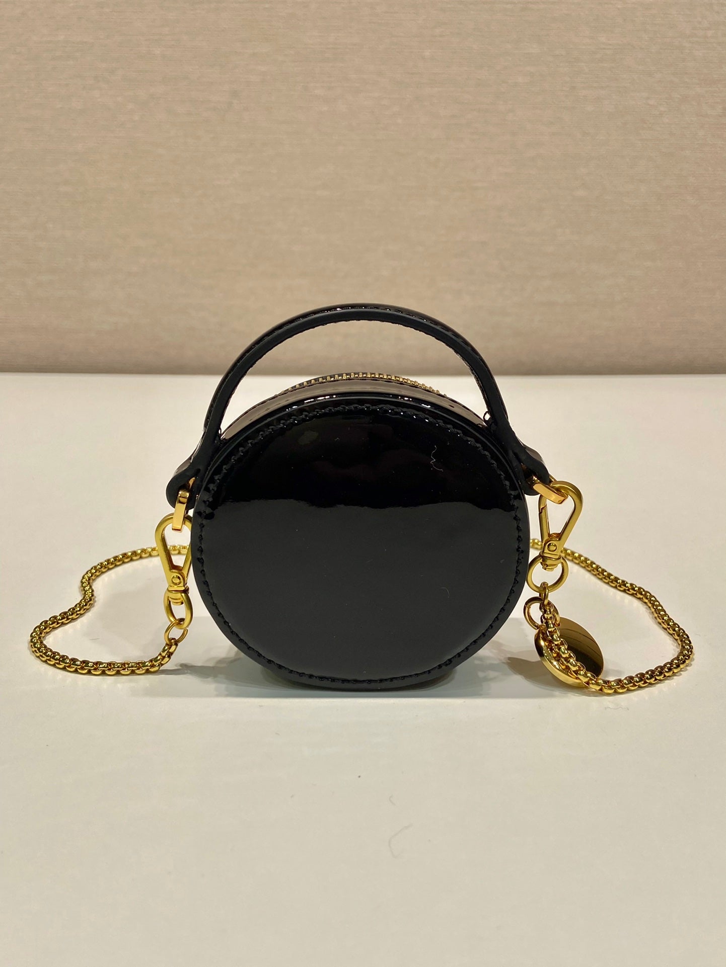 MINI ROUND BAG 8 IN BLACK GLOSSY CALFSKIN GOLD HARDWARE mysite