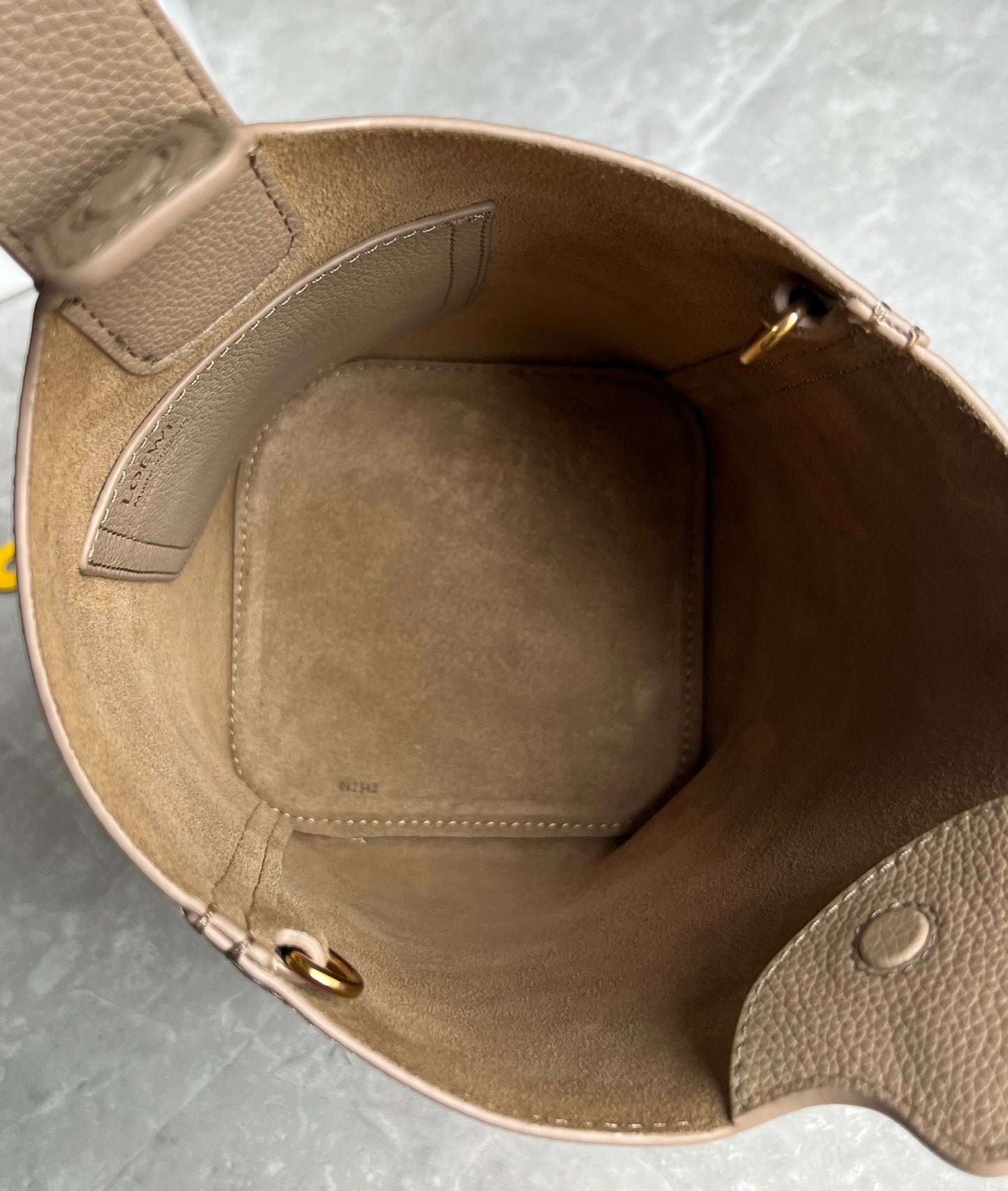 LOE MINI 19 PEBBLE BUCKET IN CAMEL BROWN MELLOW CALFSKIN mysite