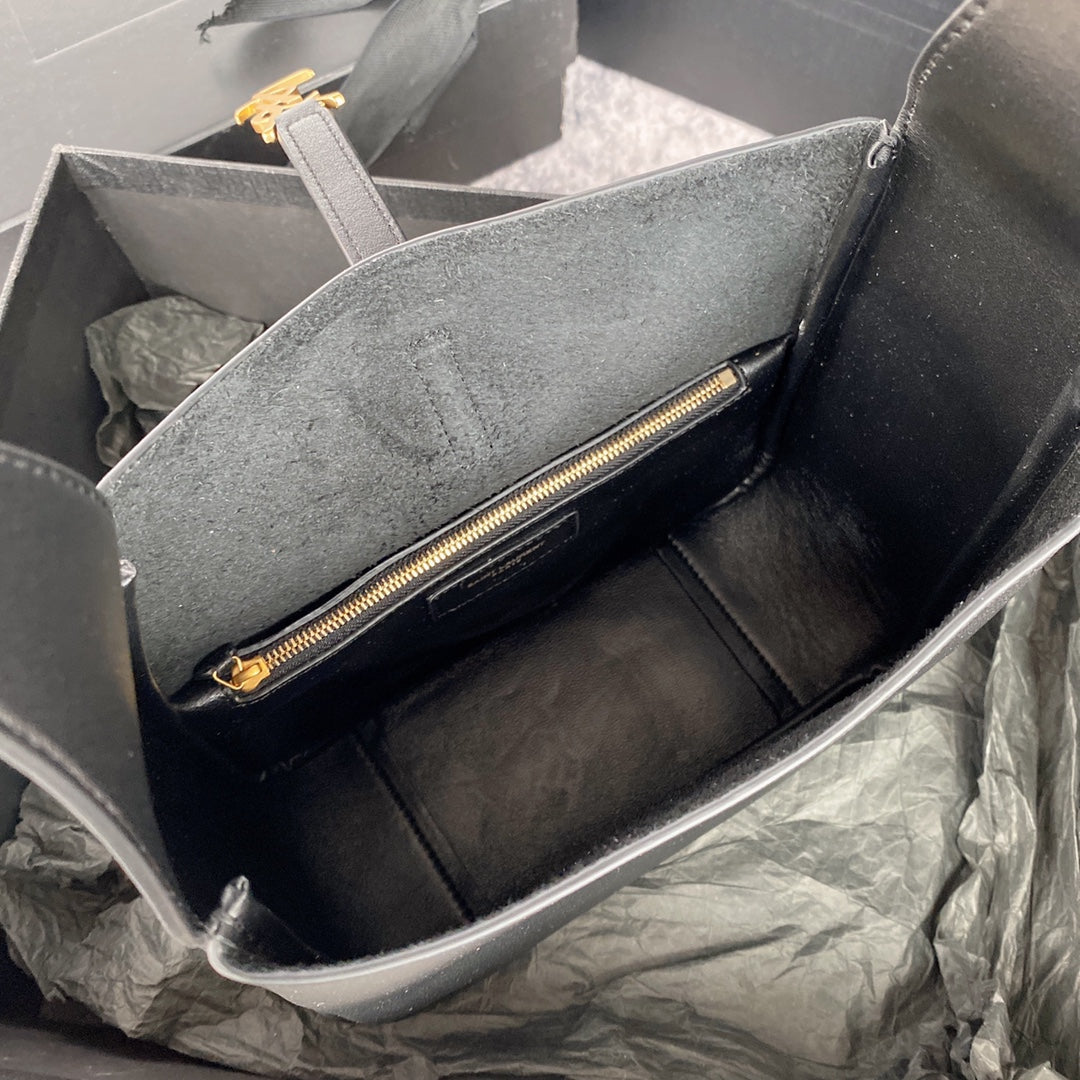 LE 5 À 7 SMALL SUPPLE 23 IN GRAY LAMBSKIN GOLD BUCKLE mysite