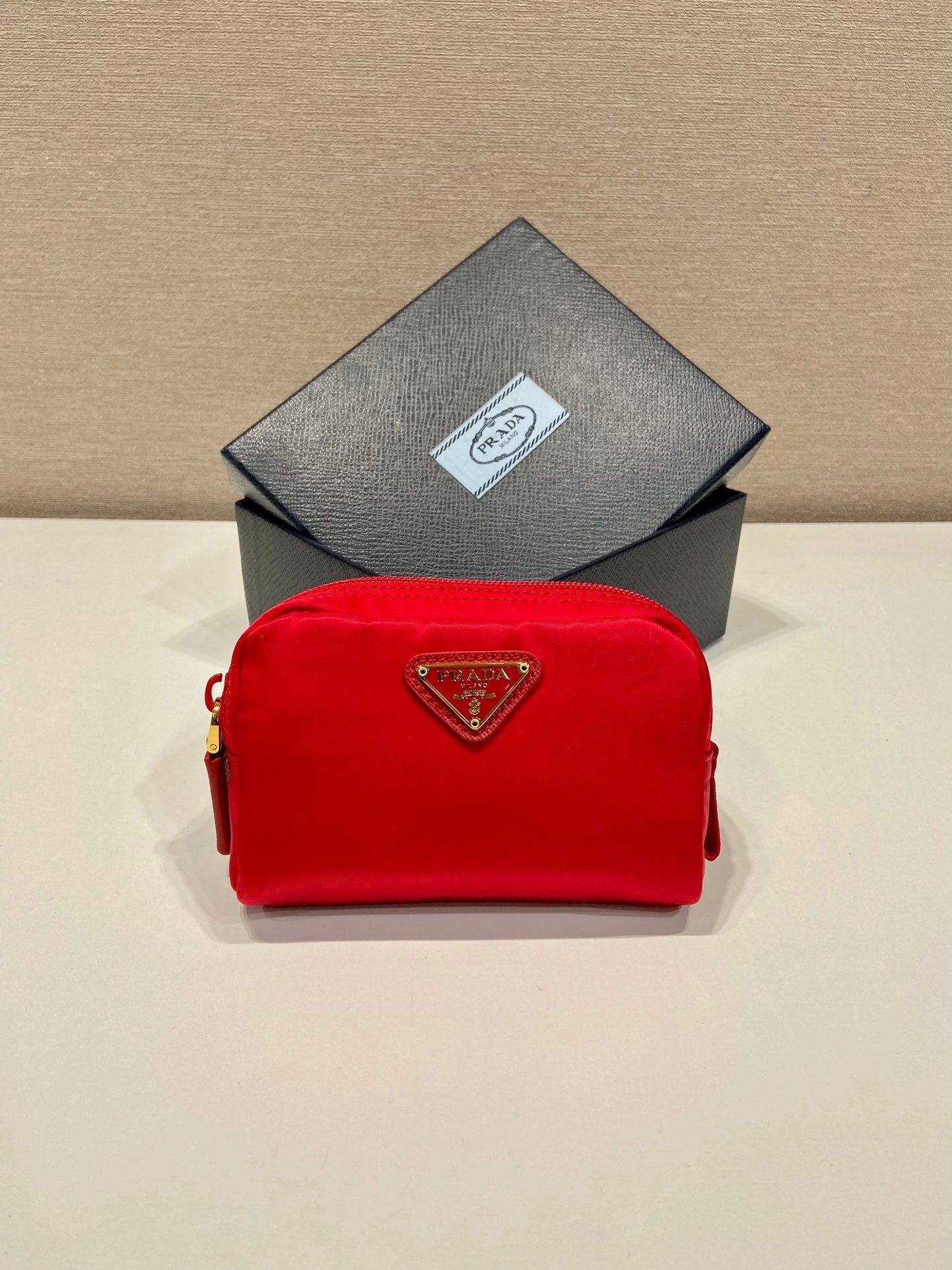 CLUTCH 12 IN PASSION RED RE-NYLON mysite