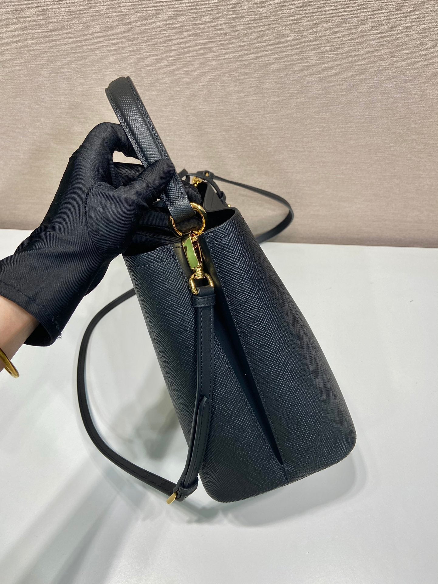 BUCKET BAG 23 IN BLACK SAFFIANO LEATHER mysite