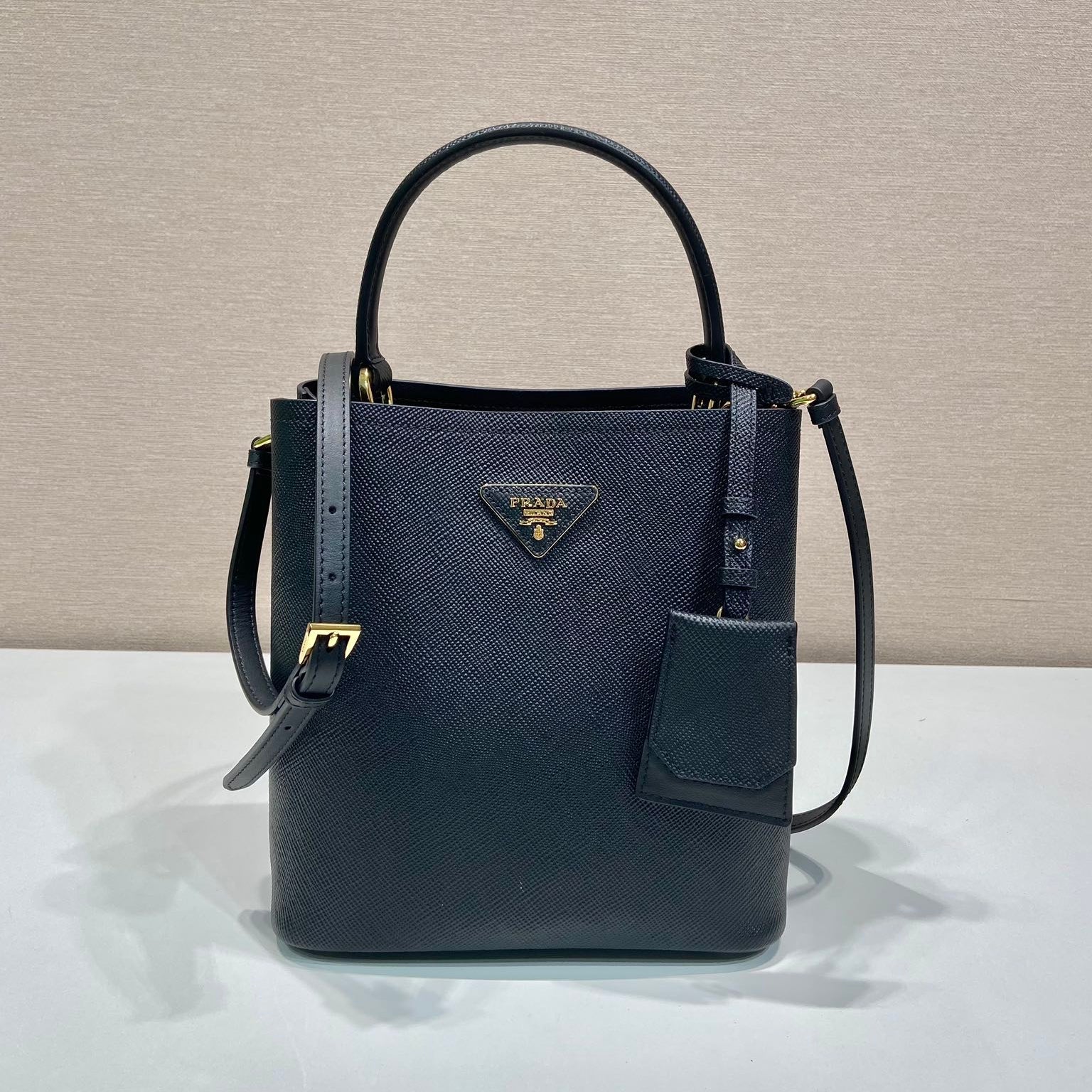 BUCKET BAG 23 IN BLACK SAFFIANO LEATHER mysite