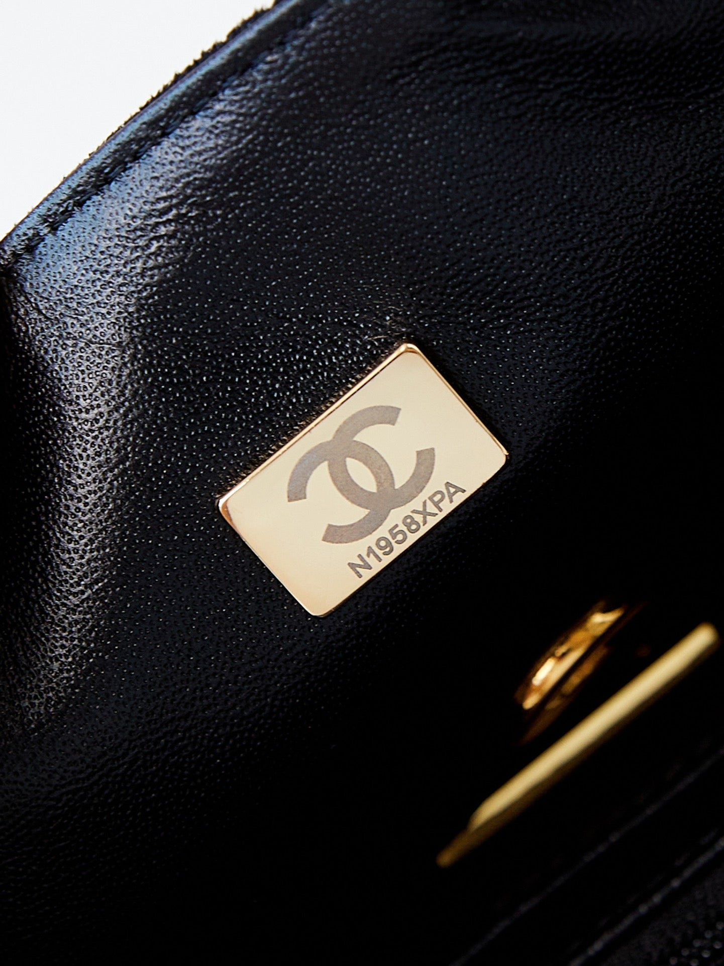 24b mini flap bag  20cm black lambskin silver diamond mysite