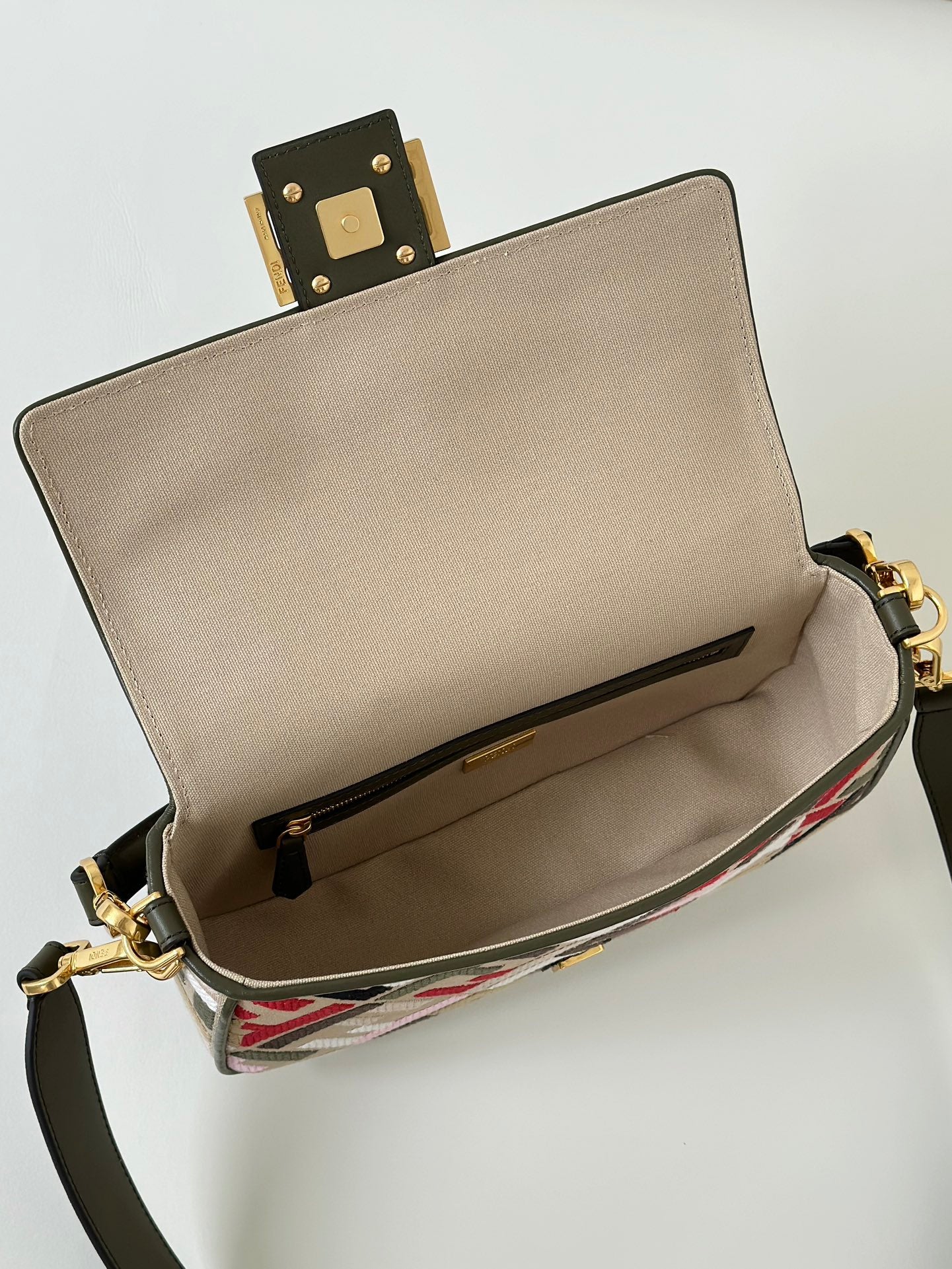 BAGUETTE CANVAS 27 BAG WITH MULTICOLOUR FF EMBROIDERY GOLD HARDWARE mysite