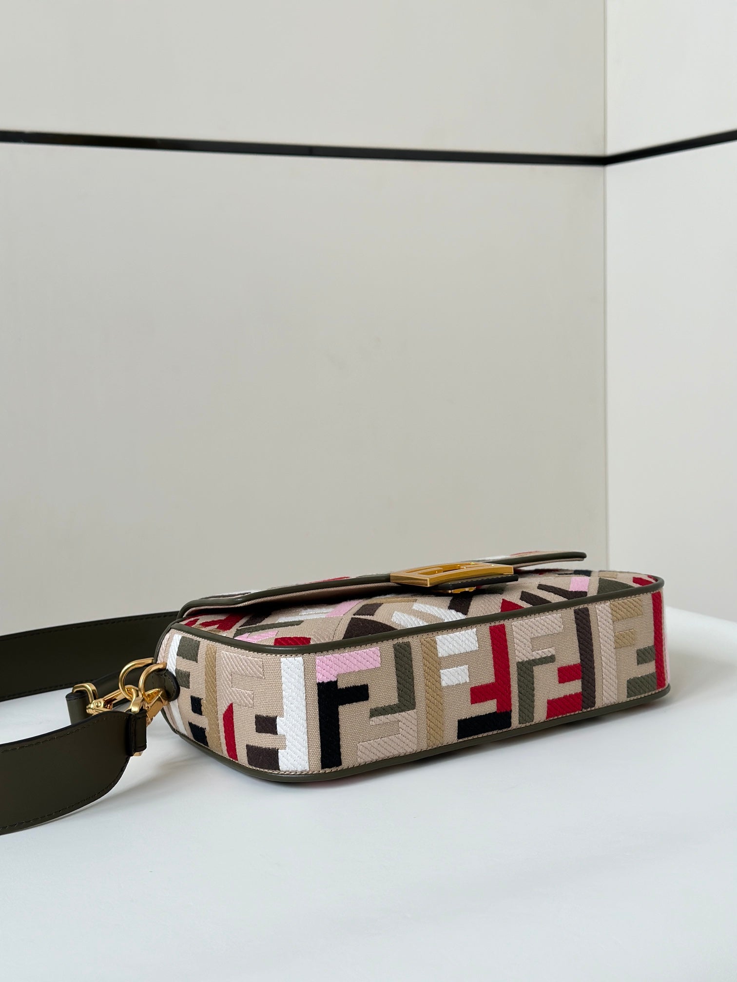 BAGUETTE CANVAS 27 BAG WITH MULTICOLOUR FF EMBROIDERY GOLD HARDWARE mysite