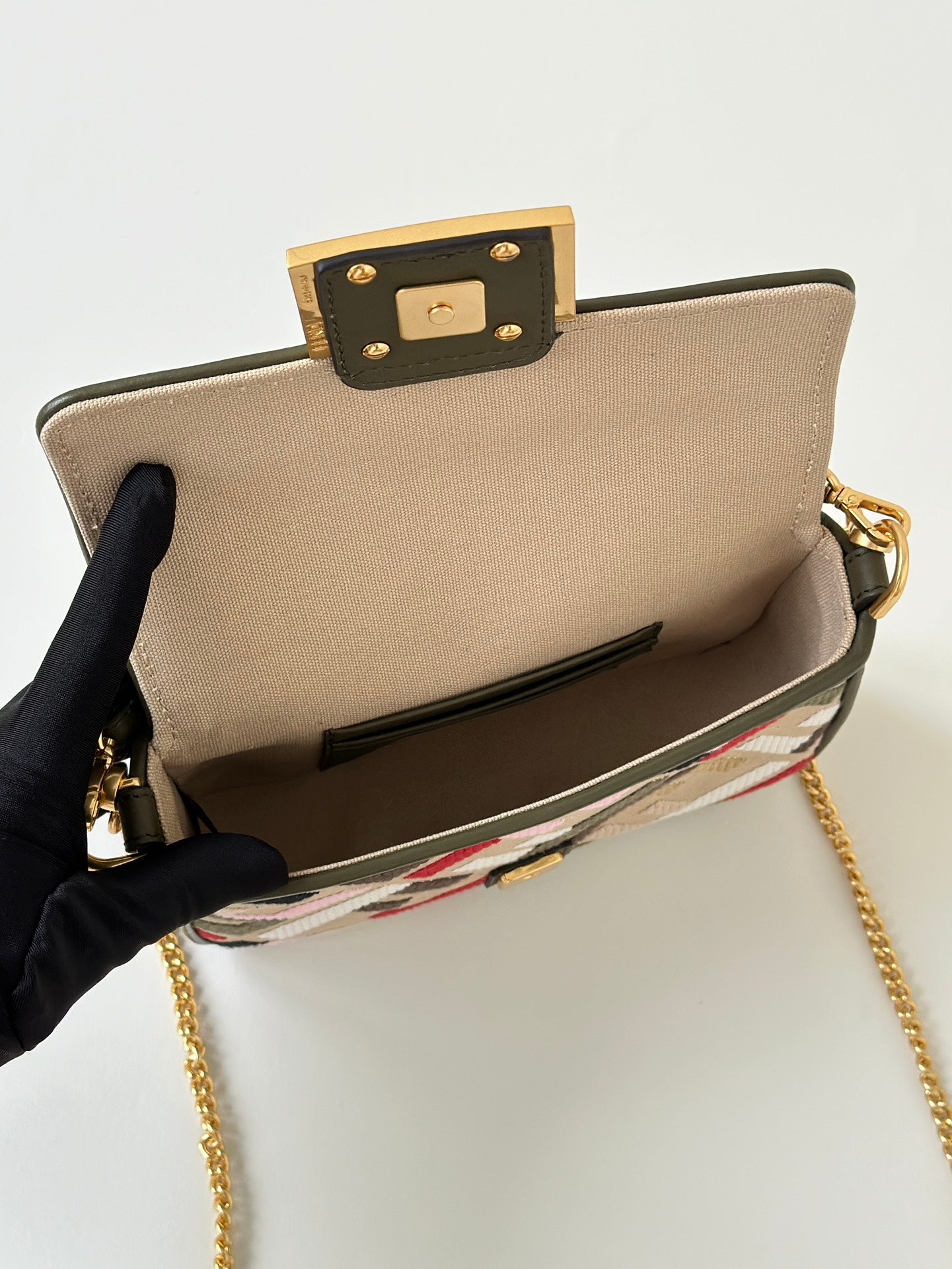 BAGUETTE CANVAS 19 BAG WITH MULTICOLOUR FF EMBROIDERY GOLD HARDWARE mysite