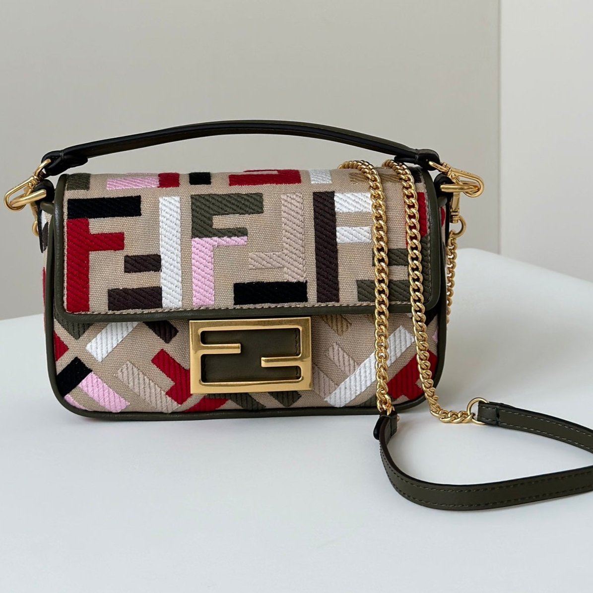 BAGUETTE CANVAS 19 BAG WITH MULTICOLOUR FF EMBROIDERY GOLD HARDWARE mysite