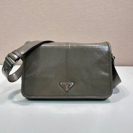 MESSENGER BAG 30 IN TROUT GRAY SOFT AND SHINY CALFSKIN mysite