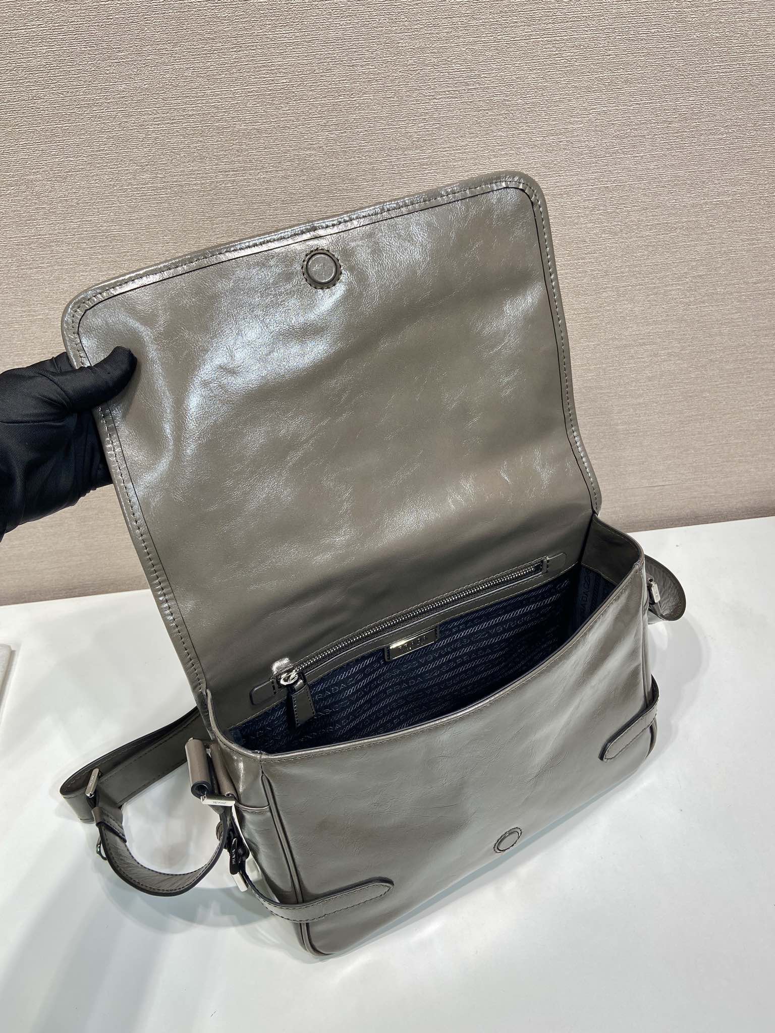 MESSENGER BAG 30 IN TROUT GRAY SOFT AND SHINY CALFSKIN mysite