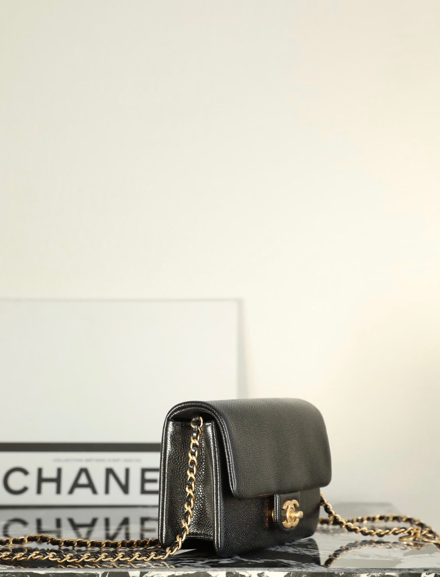 CC 24K Flap Bag 18cm Black Grained Calfskin Gold Hardware mysite
