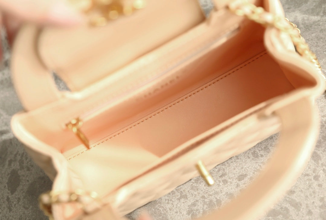 CC 24K Nano 19cm Kelly Shopper Bag Beige Patent Lambskin mysite
