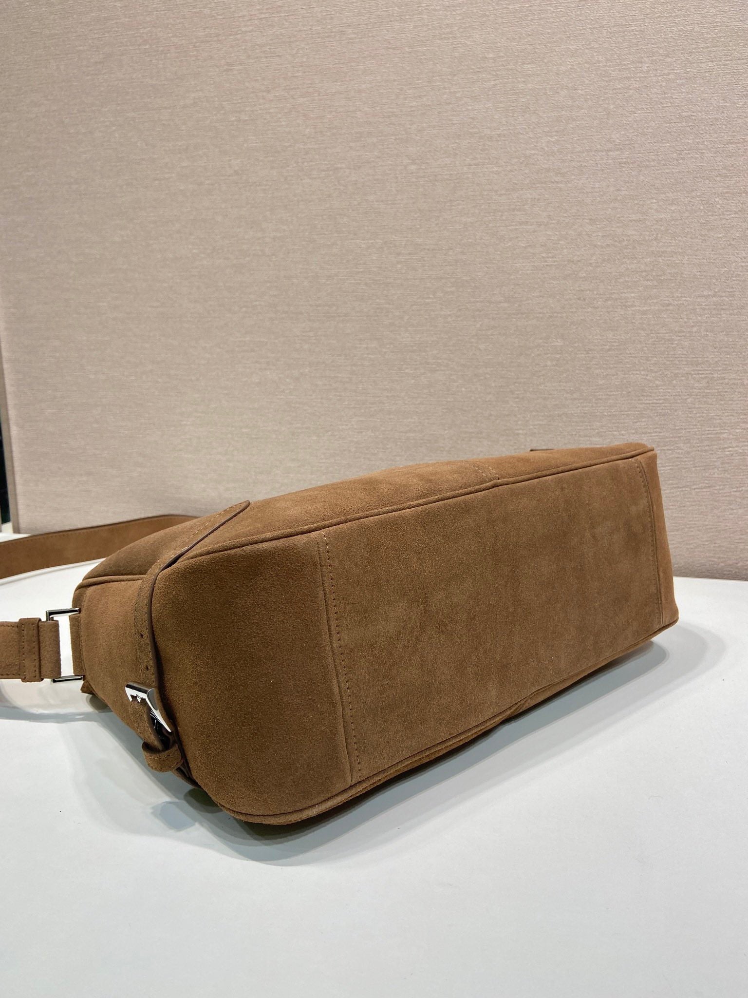 HOBO BAG 35 IN GINGERBREAD SUEDE SILVER LOGO mysite